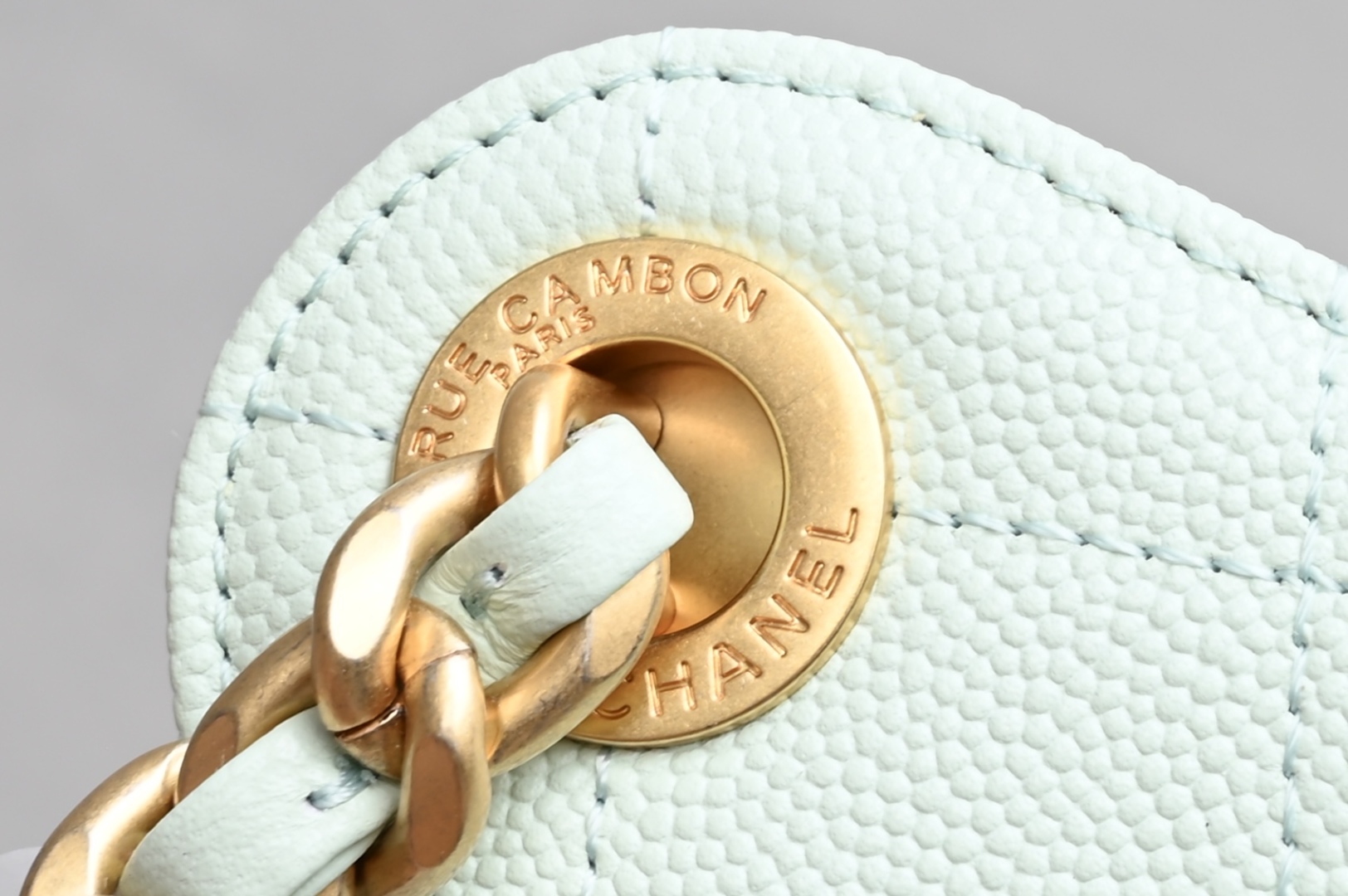 白金版▪️正品级 包装如图全新到货🆕𝗖𝗵𝗮𝗻𝗲𝟭 𝟮𝟓𝐒𝟐𝟓𝐁𝐚𝐠嬉皮购物包小号 薄荷绿专柜售价𝟦𝟩𝟪𝟢