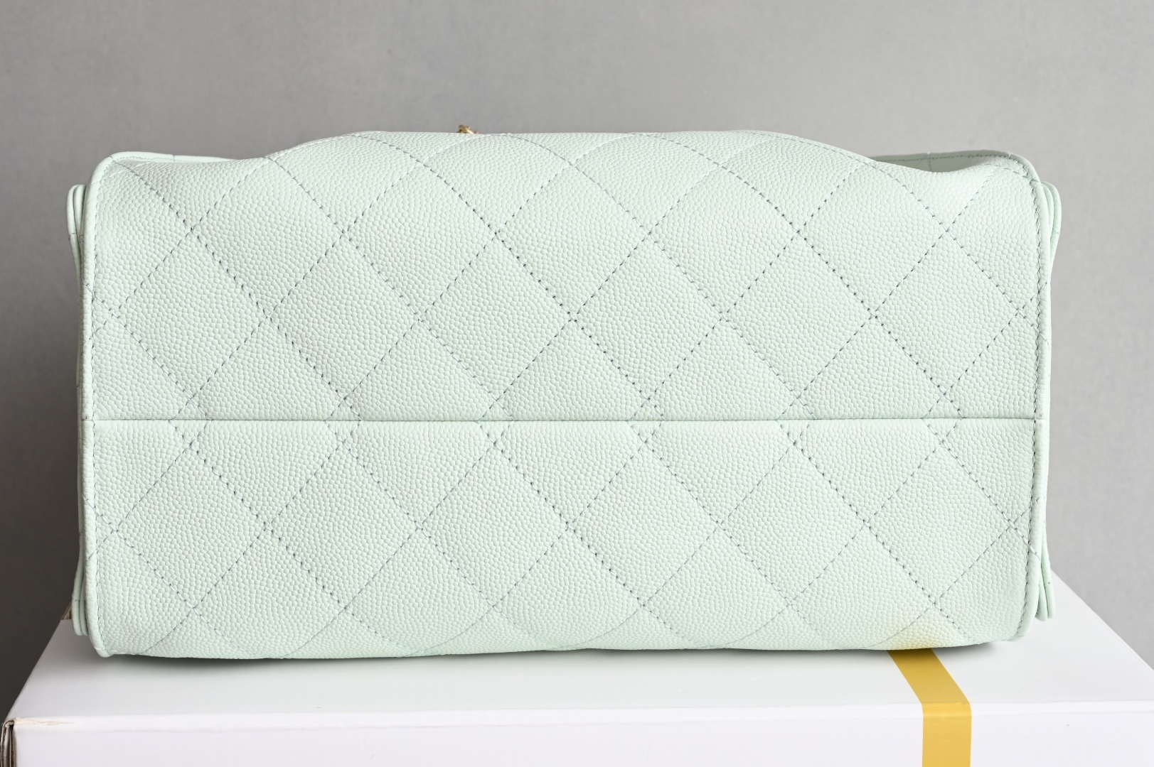 白金版▪️正品级 包装如图全新到货🆕𝗖𝗵𝗮𝗻𝗲𝟭 𝟮𝟓𝐒𝟐𝟓𝐁𝐚𝐠嬉皮购物包小号 薄荷绿专柜售价𝟦𝟩𝟪𝟢