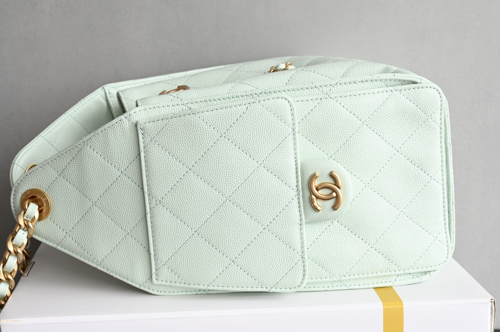 白金版▪️正品级 包装如图全新到货🆕𝗖𝗵𝗮𝗻𝗲𝟭 𝟮𝟓𝐒𝟐𝟓𝐁𝐚𝐠嬉皮购物包小号 薄荷绿专柜售价𝟦𝟩𝟪𝟢