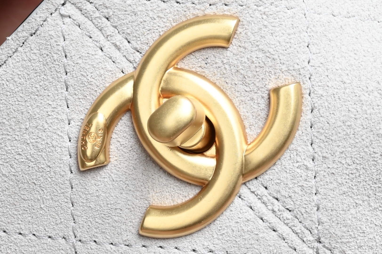 白金版▪️正品级 包装如图全新到货🆕𝗖𝗵𝗮𝗻𝗲𝟭 𝟮𝟱𝗔购物袋𝗁𝗈𝖻𝗈小号 灰拼黑专柜售价𝟧𝟨𝟢𝟢𝟢𝗋𝗆