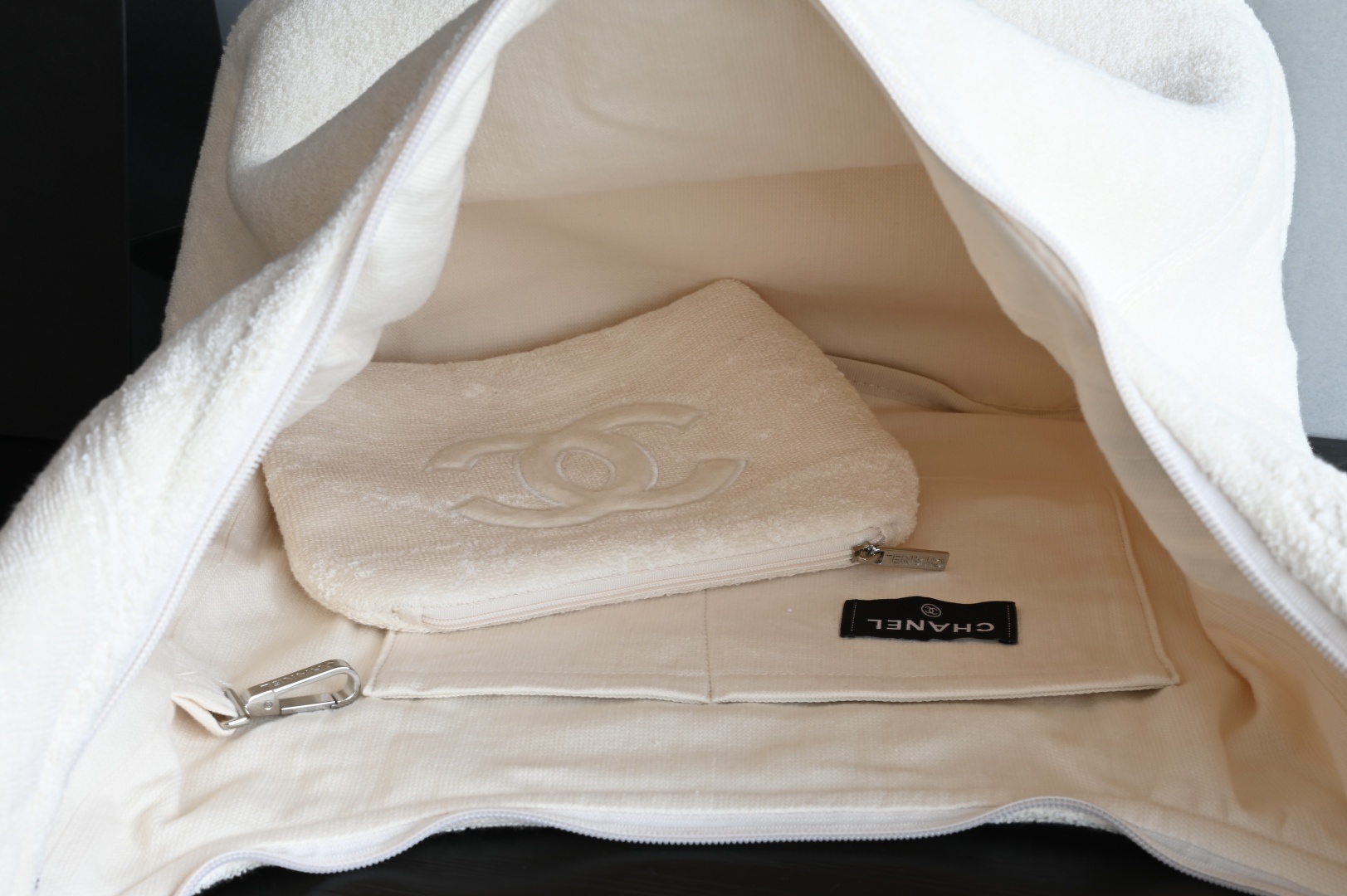 白金版▪️正品级 包装如图𝐂𝐡𝐚𝐧𝐞𝐥 𝟐𝟓𝐌 𝐂𝐨𝐜𝐨 𝐁𝐞𝐚𝐜𝐡 沙滩包专柜售价𝟤𝟢𝟢𝟢𝟢➕𝗋𝗆𝖻购