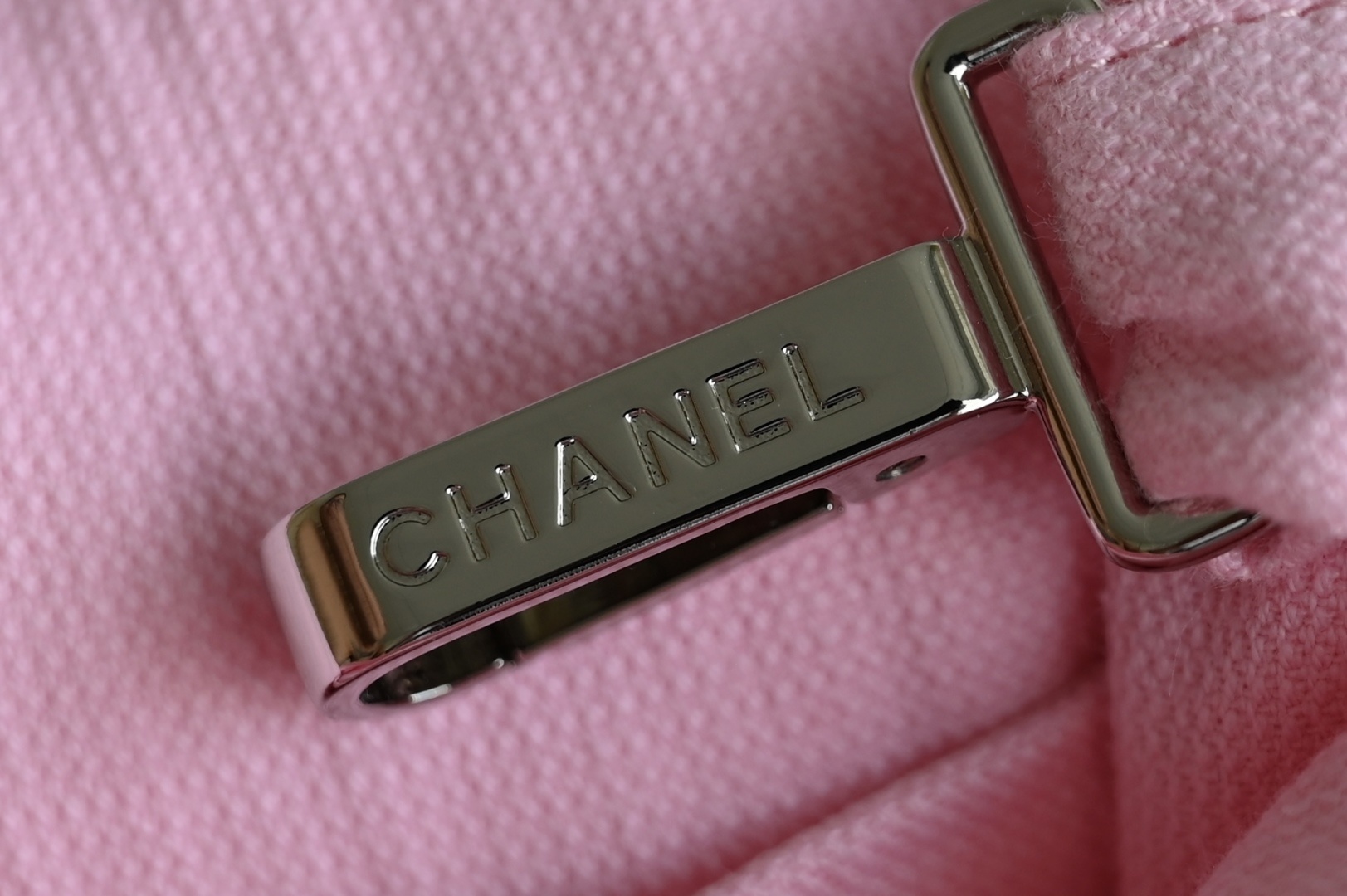 白金版▪️正品级 包装如图𝐂𝐡𝐚𝐧𝐞𝐥 𝟐𝟓𝐌 𝐂𝐨𝐜𝐨 𝐁𝐞𝐚𝐜𝐡 沙滩包专柜售价𝟤𝟢𝟢𝟢𝟢➕𝗋𝗆𝖻购