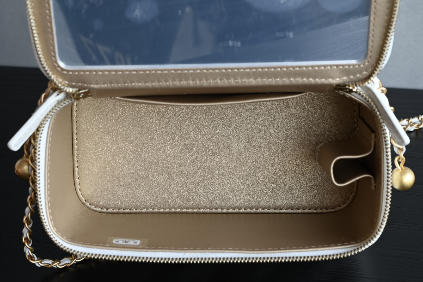 白金版▪️正品级 包装如图新品到货🆕𝗖𝗵𝗮𝗻𝗲𝟭 𝟮𝟓𝐬 白色全新版本小金球双珠链条化妆包 小金珠链条新