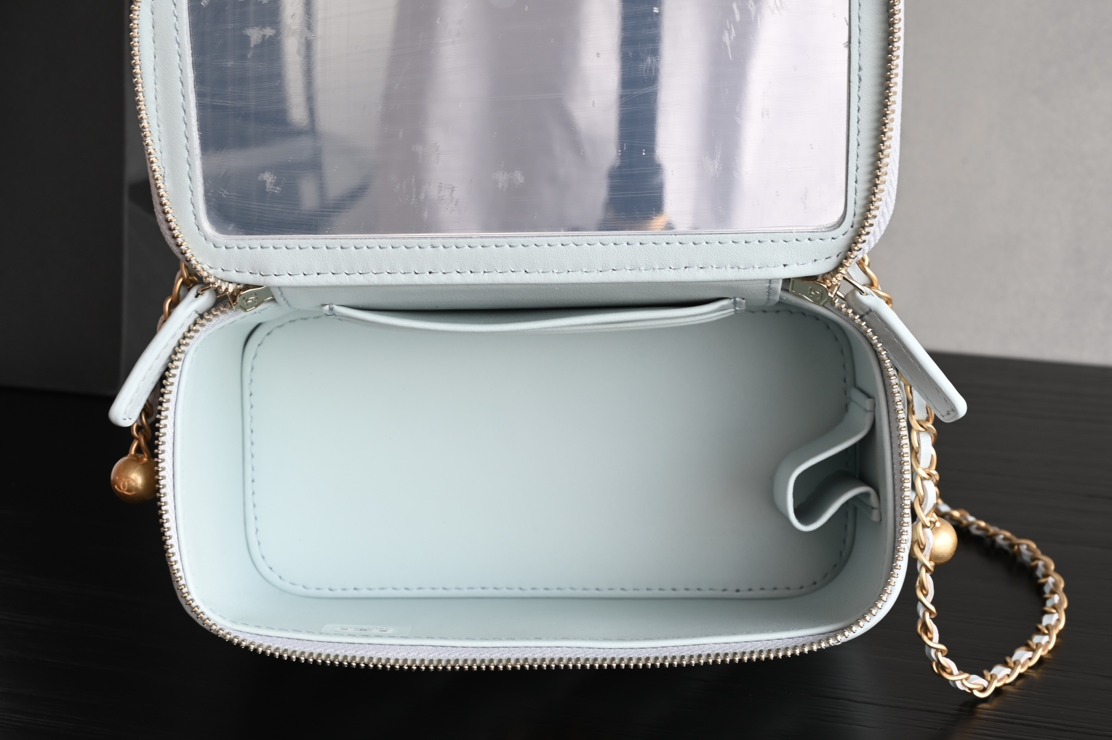 白金版▪️正品级 包装如图新品到货🆕𝗖𝗵𝗮𝗻𝗲𝟭 𝟮𝟓𝐬 浅蓝全新版本小金球双珠链条化妆包 小金珠链条新