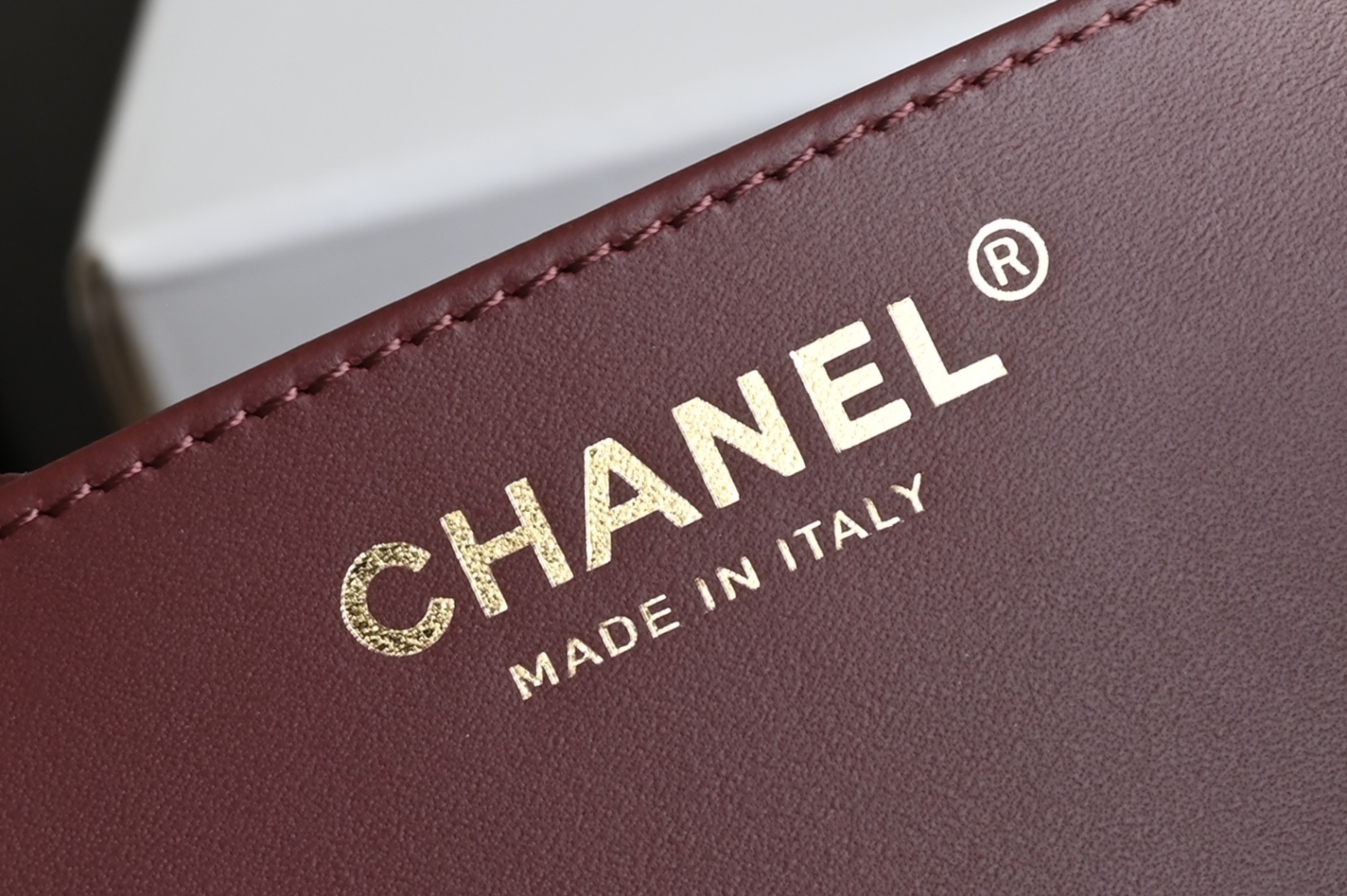 白金版▪️正品级 包装如图全新到货🆕𝗖𝗵𝗮𝗻𝗲𝟭 𝟮𝟓𝐀新色𝟐𝟓𝐁𝐚𝐠嬉皮购物包小号 酒红色专柜售价𝟦𝟩