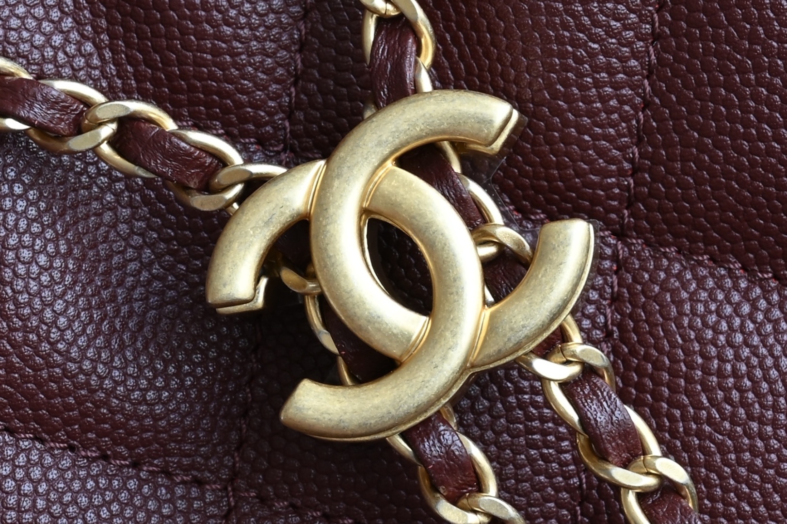 白金版▪️正品级 包装如图全新到货🆕𝗖𝗵𝗮𝗻𝗲𝟭 𝟮𝟓𝐀新色𝟐𝟓𝐁𝐚𝐠嬉皮购物包小号 酒红色专柜售价𝟦𝟩