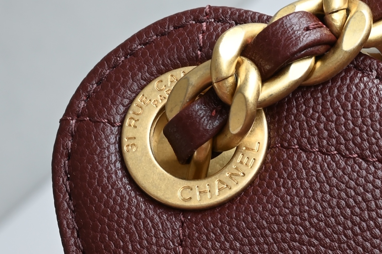 白金版▪️正品级 包装如图全新到货🆕𝗖𝗵𝗮𝗻𝗲𝟭 𝟮𝟓𝐀新色𝟐𝟓𝐁𝐚𝐠嬉皮购物包小号 酒红色专柜售价𝟦𝟩