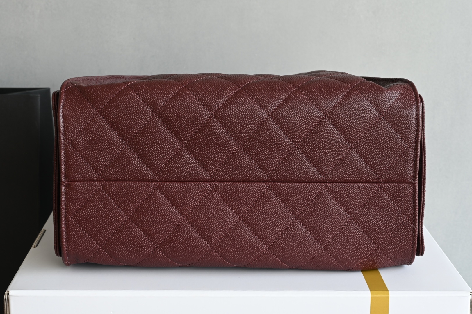 白金版▪️正品级 包装如图全新到货🆕𝗖𝗵𝗮𝗻𝗲𝟭 𝟮𝟓𝐀新色𝟐𝟓𝐁𝐚𝐠嬉皮购物包小号 酒红色专柜售价𝟦𝟩