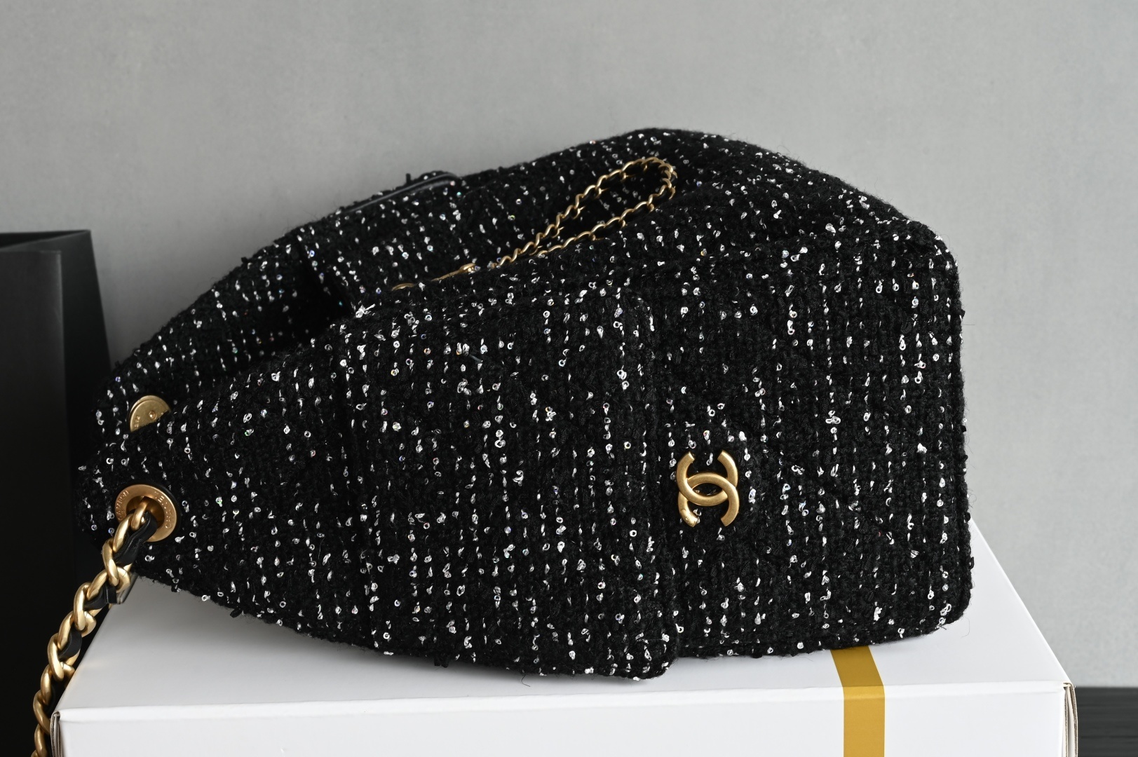 白金版▪️正品级 包装如图全新到货🆕𝗖𝗵𝗮𝗻𝗲𝟭 𝟮𝟱𝗕𝗮𝗴嬉皮𝗁𝗈𝖻𝗈小号 黑色珠片毛呢专柜售价𝟦𝟥𝟢