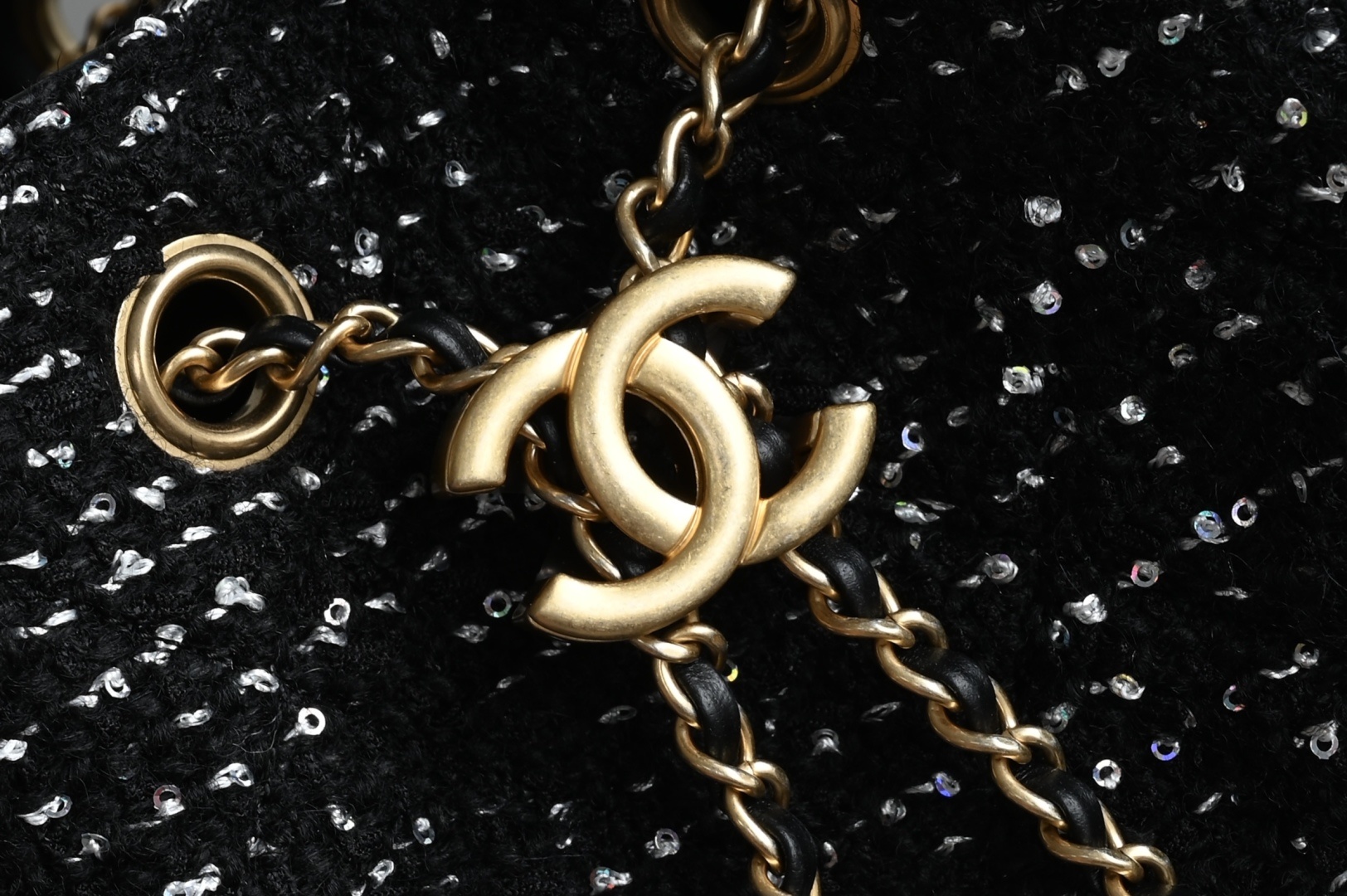 白金版▪️正品级 包装如图全新到货🆕𝗖𝗵𝗮𝗻𝗲𝟭 𝟮𝟱𝗕𝗮𝗴嬉皮𝗁𝗈𝖻𝗈小号 黑色珠片毛呢专柜售价𝟦𝟥𝟢