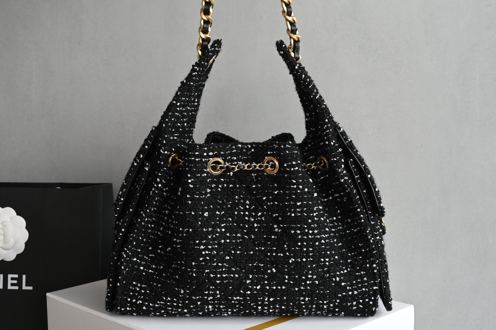 白金版▪️正品级 包装如图全新到货🆕𝗖𝗵𝗮𝗻𝗲𝟭 𝟮𝟱𝗕𝗮𝗴嬉皮𝗁𝗈𝖻𝗈小号 黑色珠片毛呢专柜售价𝟦𝟥𝟢