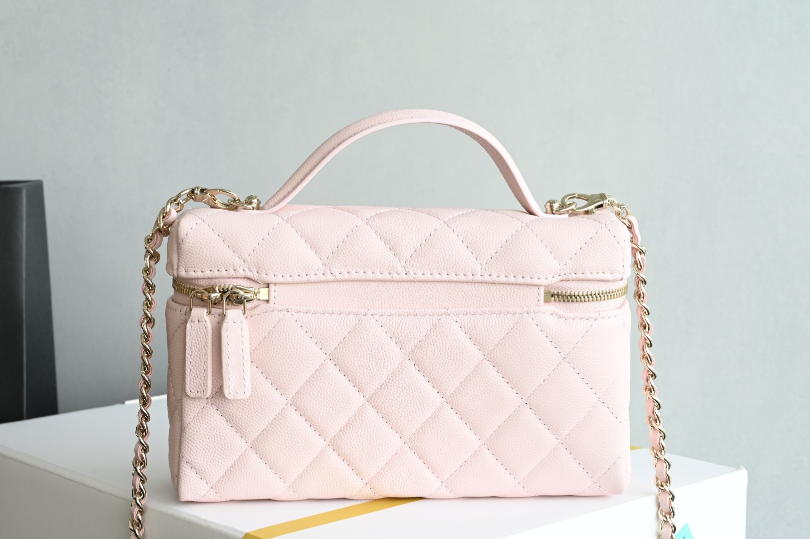 白金版▪️正品级 包装如图全新到货🆕𝗖𝗵𝗮𝗻𝗲𝟭 𝟮𝟱𝐂𝖫𝖯盒子手拿包 粉色专柜售价𝟤𝟨𝟧𝟢𝟢𝗋𝗆𝖻购入