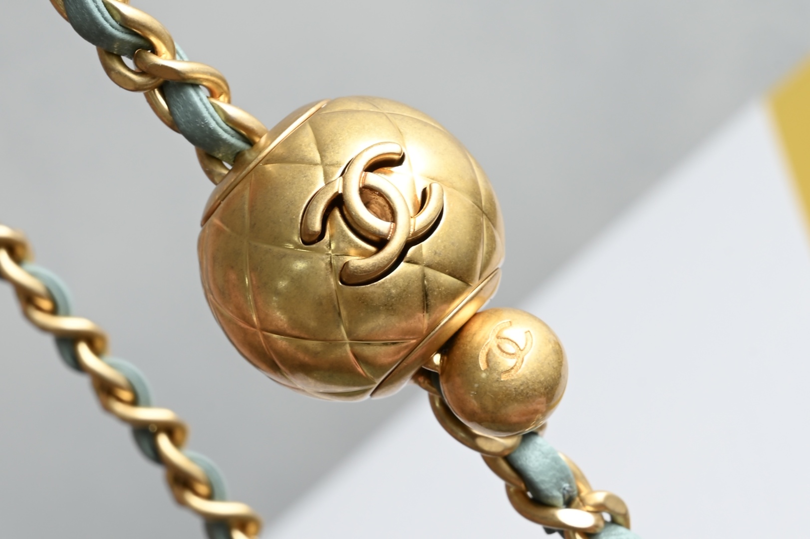 白金版▪️正品级 包装如图𝐂𝐡𝐚𝐧𝐞𝟏 𝟐𝟓𝐀新色现货 金球口盖包金球调节扣方胖子 鼠尾草绿专柜售价𝟦𝟣