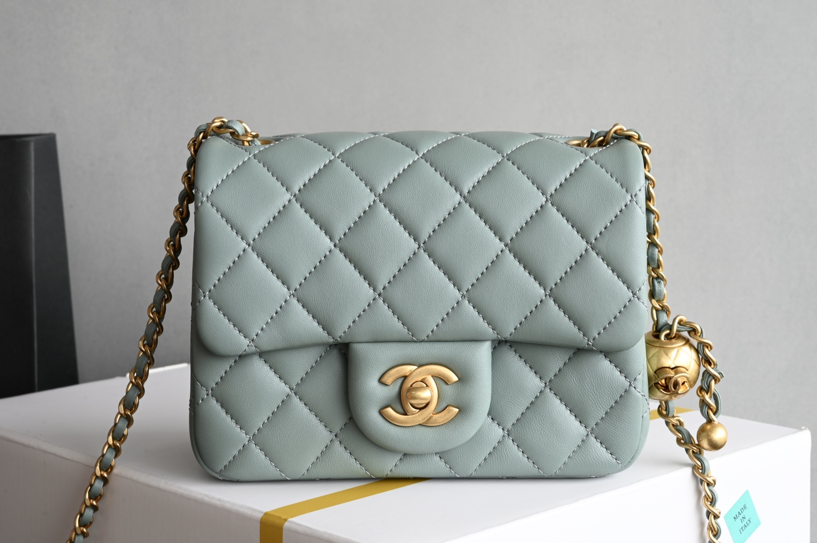 白金版▪️正品级 包装如图𝐂𝐡𝐚𝐧𝐞𝟏 𝟐𝟓𝐀新色现货 金球口盖包金球调节扣方胖子 鼠尾草绿专柜售价𝟦𝟣