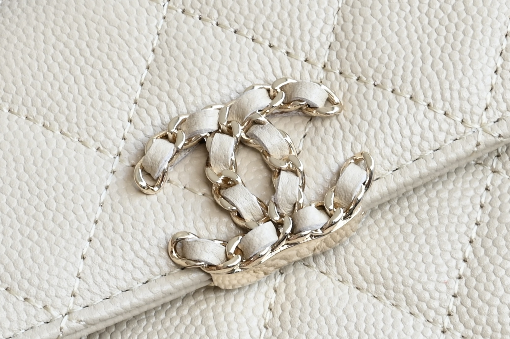 白金版▪️正品级 包装如图现货发售🌱皮穿链手柄𝐤𝐞𝐥𝐥𝐲手机包回归𝑪𝒉𝒂𝒏𝒆𝒍 𝟐𝟓𝐒｜♥𝐳𝐩级 奶茶色