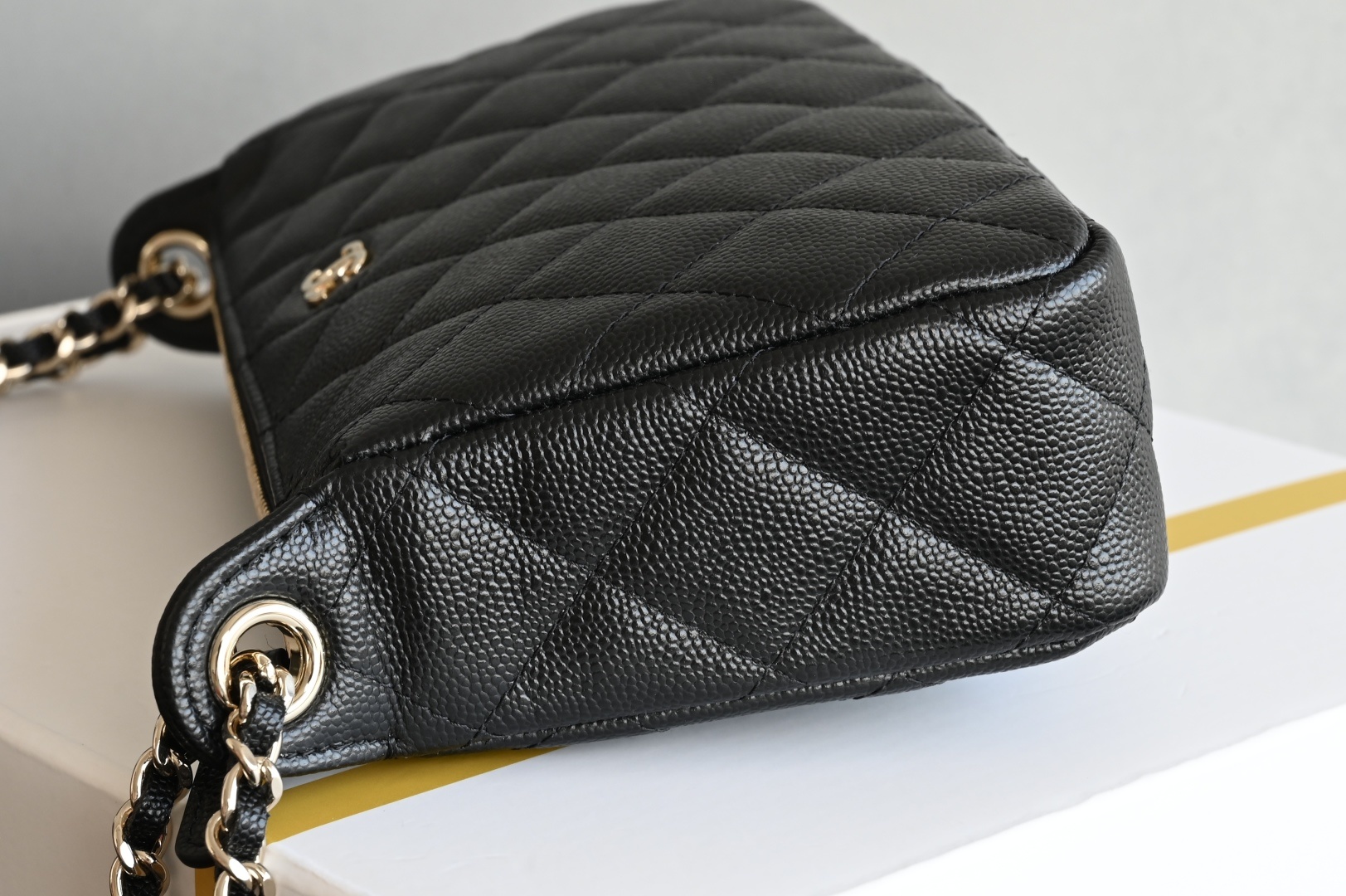 白金版▪️正品级 包装如图全新到货🆒𝟮𝟱𝐀麻将包专柜售价𝟤𝟨𝟧𝟢𝟢𝗋𝗆𝖻购入开发~麻将包的风味简约大气,