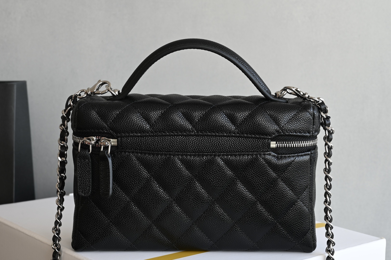 白金版▪️正品级 包装如图全新到货🆕𝗖𝗵𝗮𝗻𝗲𝟭 𝟮𝟱𝐁星星浮雕扣𝖫𝖯盒子 黑色专柜售价𝟤𝟨𝟥𝟢𝟢𝗋𝗆𝖻