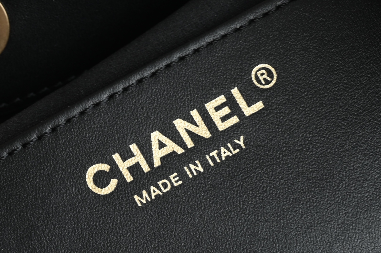 白金版▪️正品级 包装如图全新到货🆕𝗖𝗵𝗮𝗻𝗲𝟭 𝟮𝟱𝗕𝗮𝗴嬉皮𝗁𝗈𝖻𝗈小号 黑色珠片毛呢专柜售价𝟦𝟥𝟢