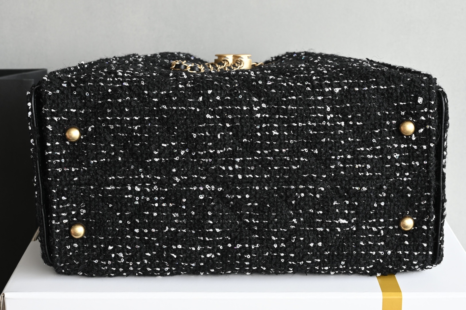 白金版▪️正品级 包装如图全新到货🆕𝗖𝗵𝗮𝗻𝗲𝟭 𝟮𝟱𝗕𝗮𝗴嬉皮𝗁𝗈𝖻𝗈小号 黑色珠片毛呢专柜售价𝟦𝟥𝟢