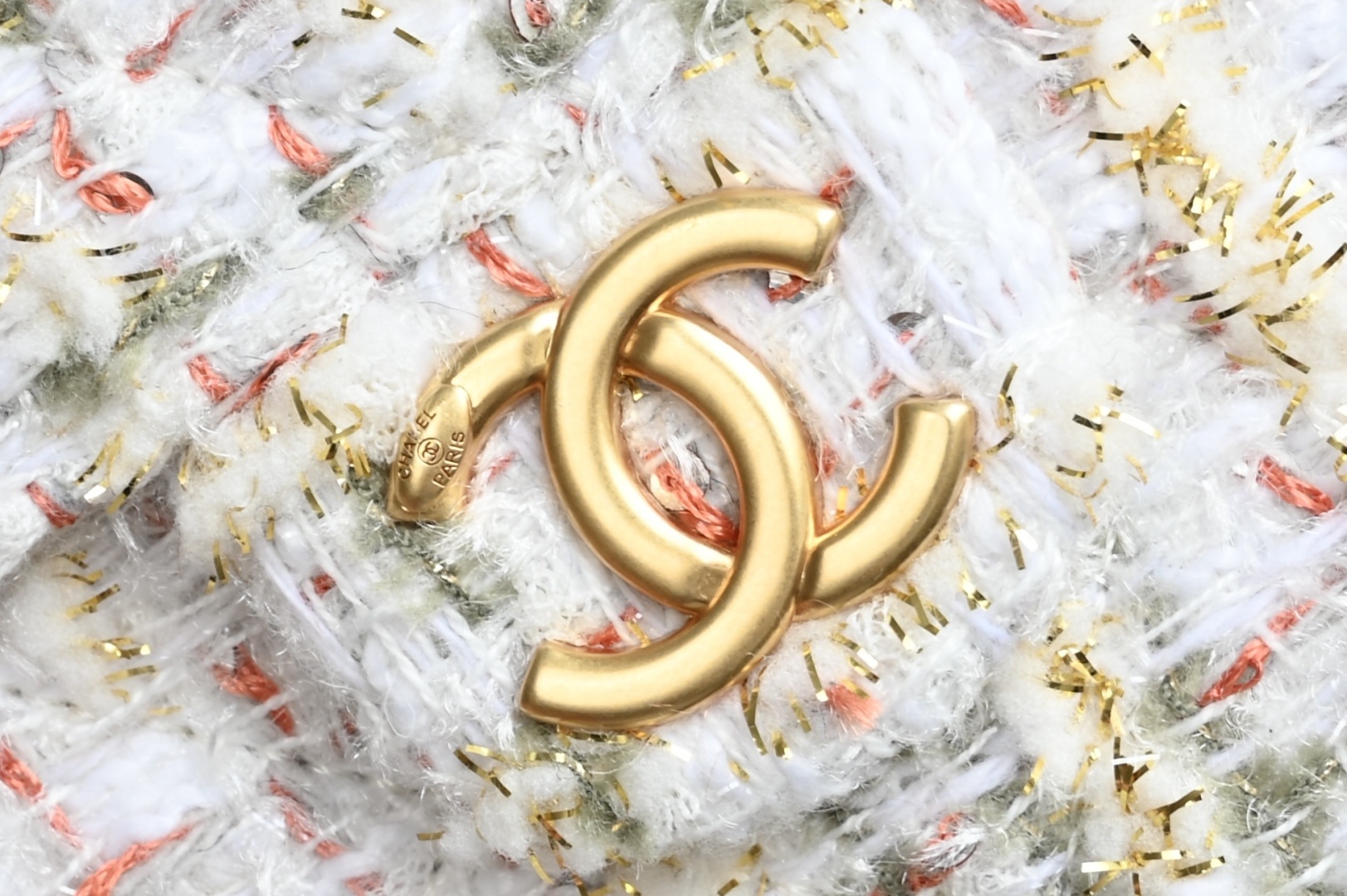 白金版▪️正品级 包装如图全新到货🆕𝗖𝗵𝗮𝗻𝗲𝟭 𝟮𝟱𝗕𝗮𝗴嬉皮𝗁𝗈𝖻𝗈小号 白色毛呢专柜售价𝟦𝟥𝟢𝟢𝟢