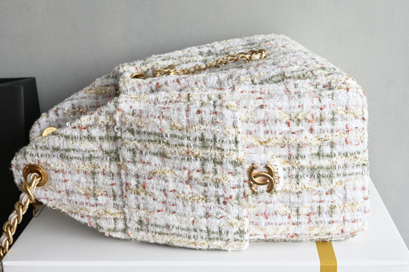 白金版▪️正品级 包装如图全新到货🆕𝗖𝗵𝗮𝗻𝗲𝟭 𝟮𝟱𝗕𝗮𝗴嬉皮𝗁𝗈𝖻𝗈小号 白色毛呢专柜售价𝟦𝟥𝟢𝟢𝟢