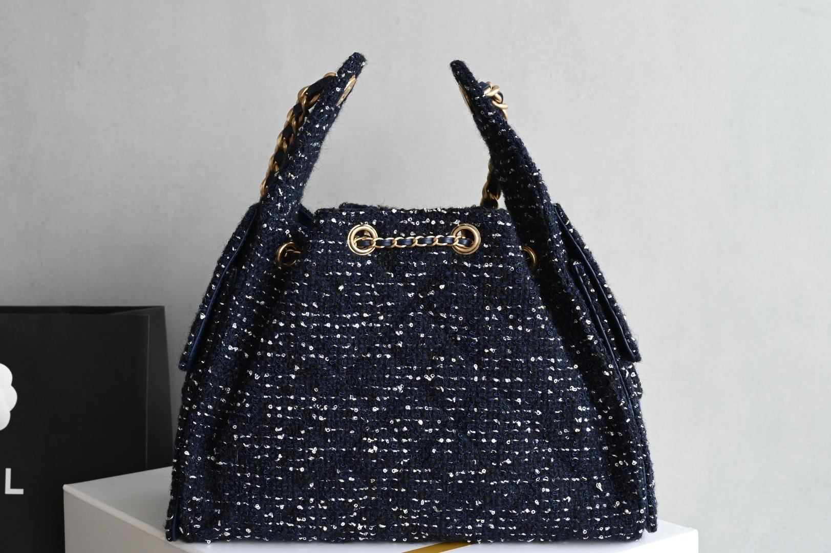 白金版▪️正品级 包装如图全新到货🆕𝗖𝗵𝗮𝗻𝗲𝟭 𝟮𝟱𝗕𝗮𝗴嬉皮𝗁𝗈𝖻𝗈小号 海军蓝珠片毛呢专柜售价𝟦𝟥