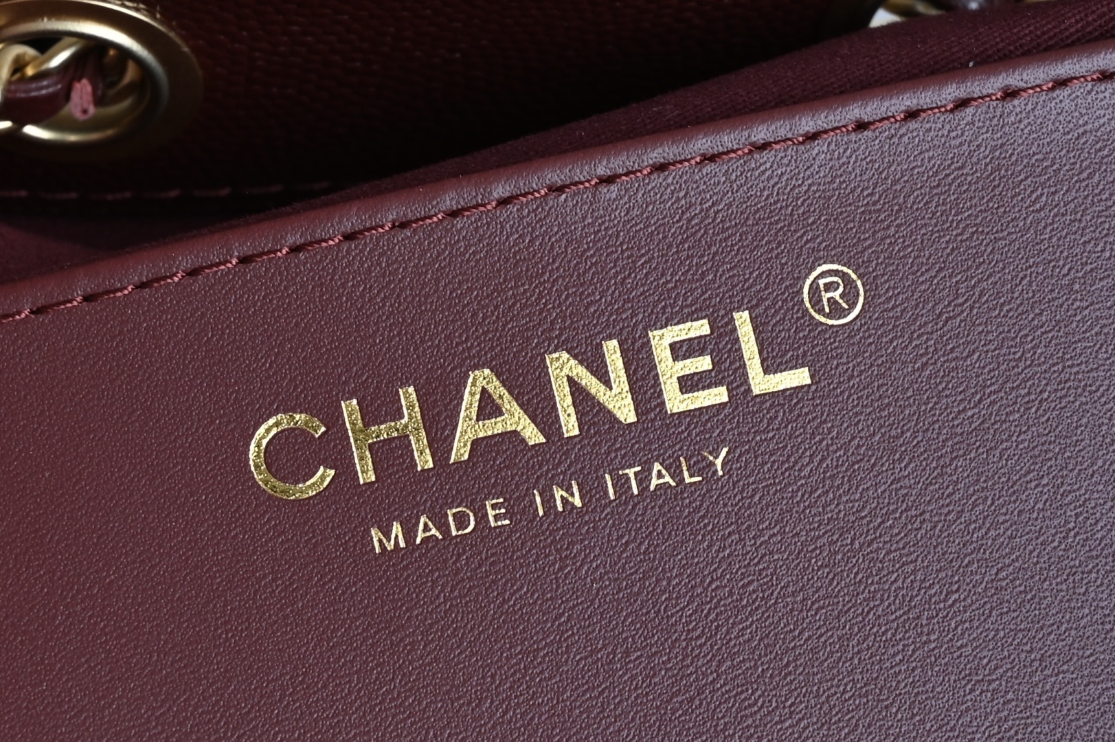 白金版▪️正品级 包装如图全新到货🆕𝗖𝗵𝗮𝗻𝗲𝟭 𝟮𝟓𝐀𝟐𝟓𝐁𝐚𝐠嬉皮购物包小号 酒红色专柜售价𝟦𝟩𝟪𝟢