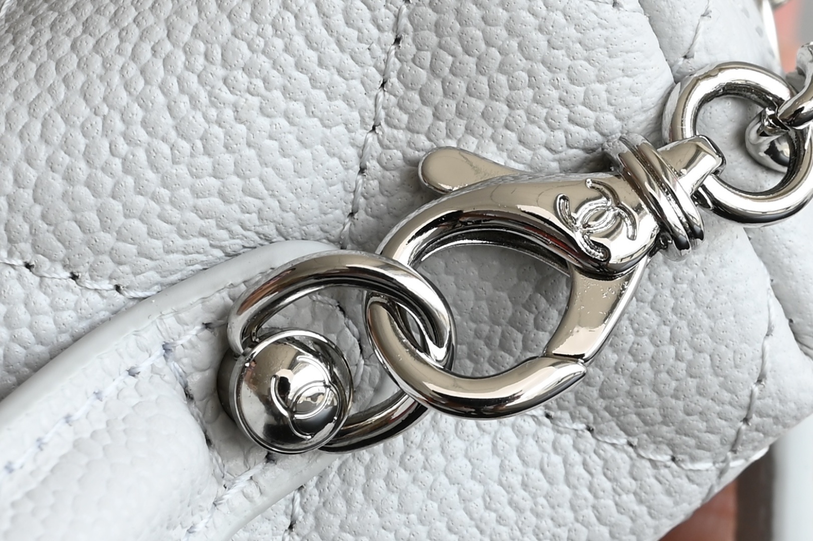 白金版▪️正品级 包装如图全新到货🆕𝗖𝗵𝗮𝗻𝗲𝟭 𝟮𝟱𝗕秋冬星星扣𝖫𝖯盒子包⭐️浅灰色专柜售价𝟤𝟩𝟢𝟢𝟢