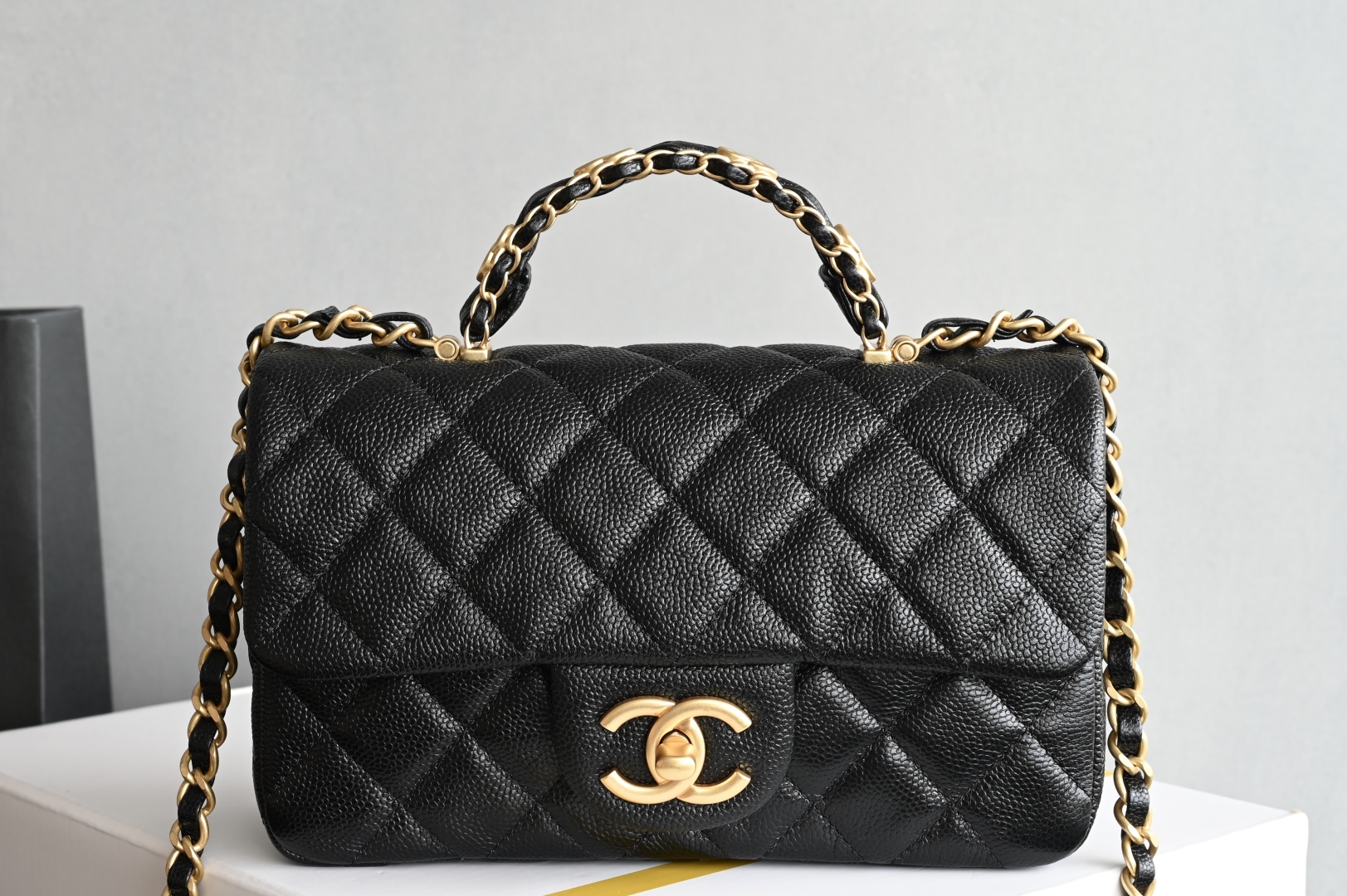 白金版▪️正品级 包装如图全新到货🆕𝗖𝗛𝗔𝗡𝗘𝗟 𝟮𝟱𝐁荔枝纹双𝗖手柄大𝗺𝗶𝗻𝗶专柜售价𝟧𝟣𝟧𝟢𝟢𝗋𝗆𝖻