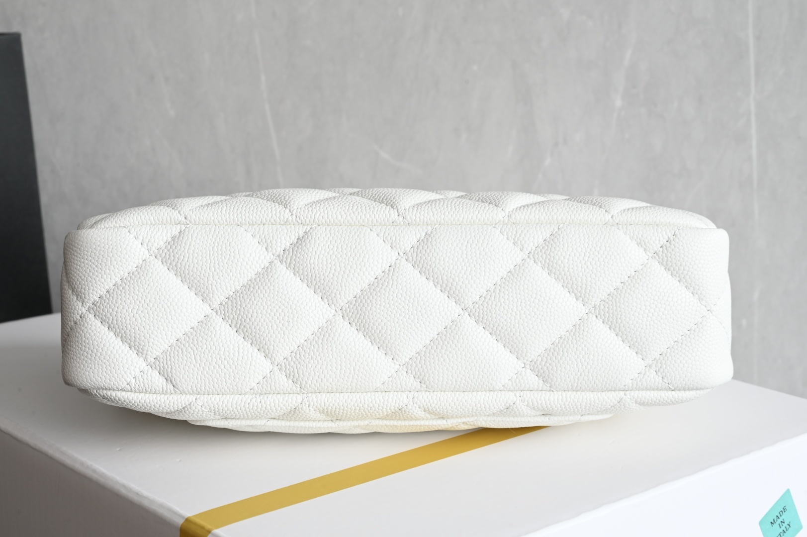 白金版▪️正品级 包装如图全新到货🆒𝟮𝟱𝐁 星星麻将包✨白色专柜售价𝟤𝟪𝟧𝟢𝟢𝗋𝗆𝖻购入开发~麻将包的风