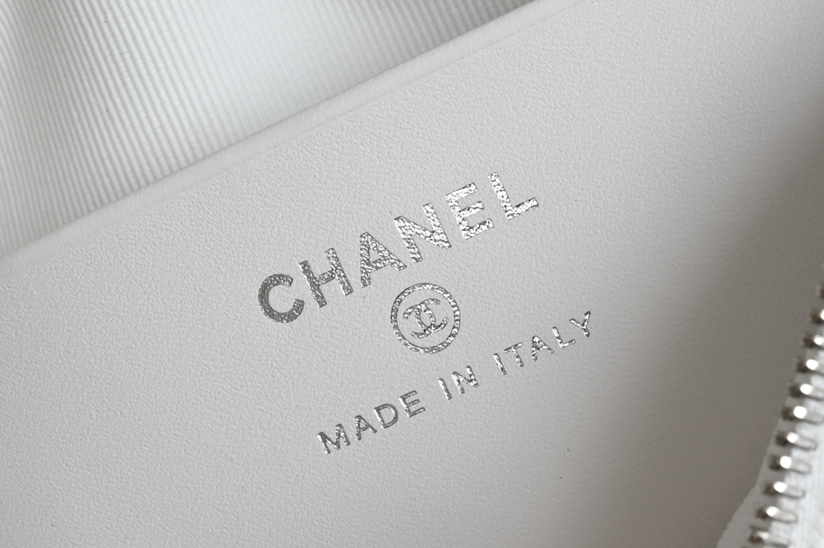 白金版▪️正品级 包装如图全新到货🆒𝟮𝟱𝐁 星星麻将包✨白色专柜售价𝟤𝟪𝟧𝟢𝟢𝗋𝗆𝖻购入开发~麻将包的风