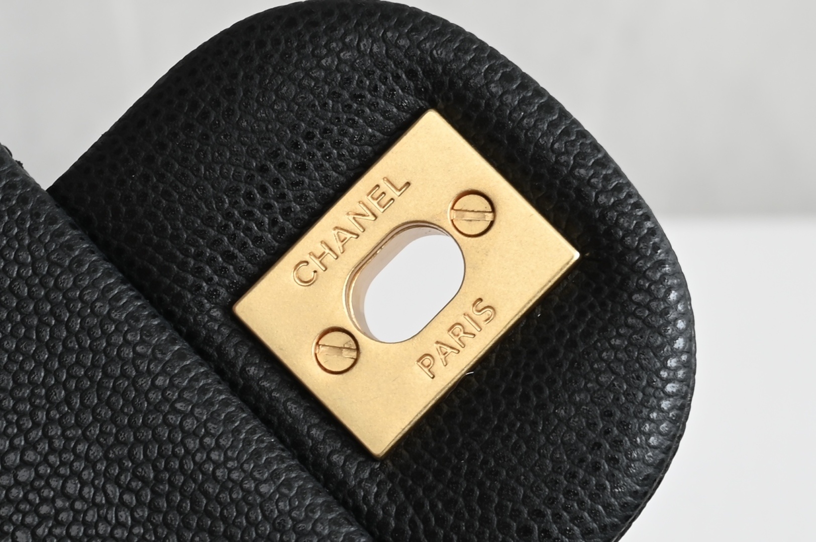 白金版▪️正品级 包装如图全新到货🆕𝗖𝗛𝗔𝗡𝗘𝗟 𝟮𝟱𝐁荔枝纹双𝗖手柄大𝗺𝗶𝗻𝗶 黑色专柜售价𝟧𝟣𝟧𝟢𝟢