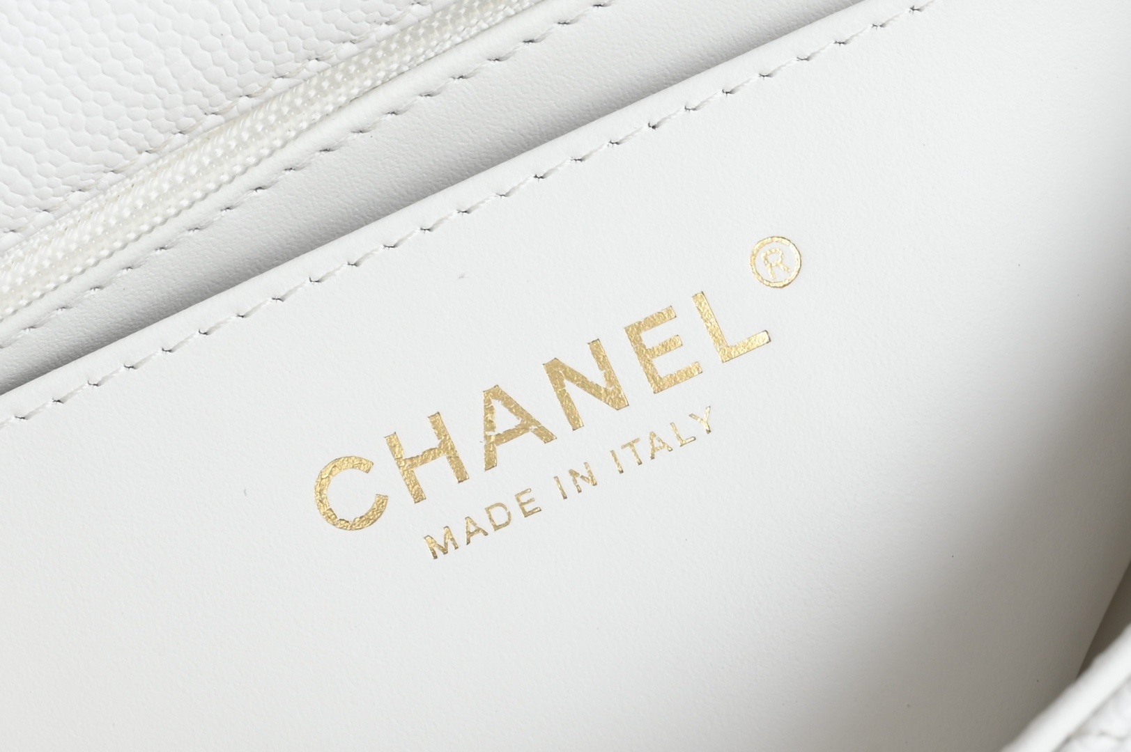 白金版▪️正品级 包装如图全新到货🆕𝗖𝗛𝗔𝗡𝗘𝗟 𝟮𝟱𝐁荔枝纹双𝗖手柄大𝗺𝗶𝗻𝗶 白色专柜售价𝟧𝟣𝟧𝟢𝟢