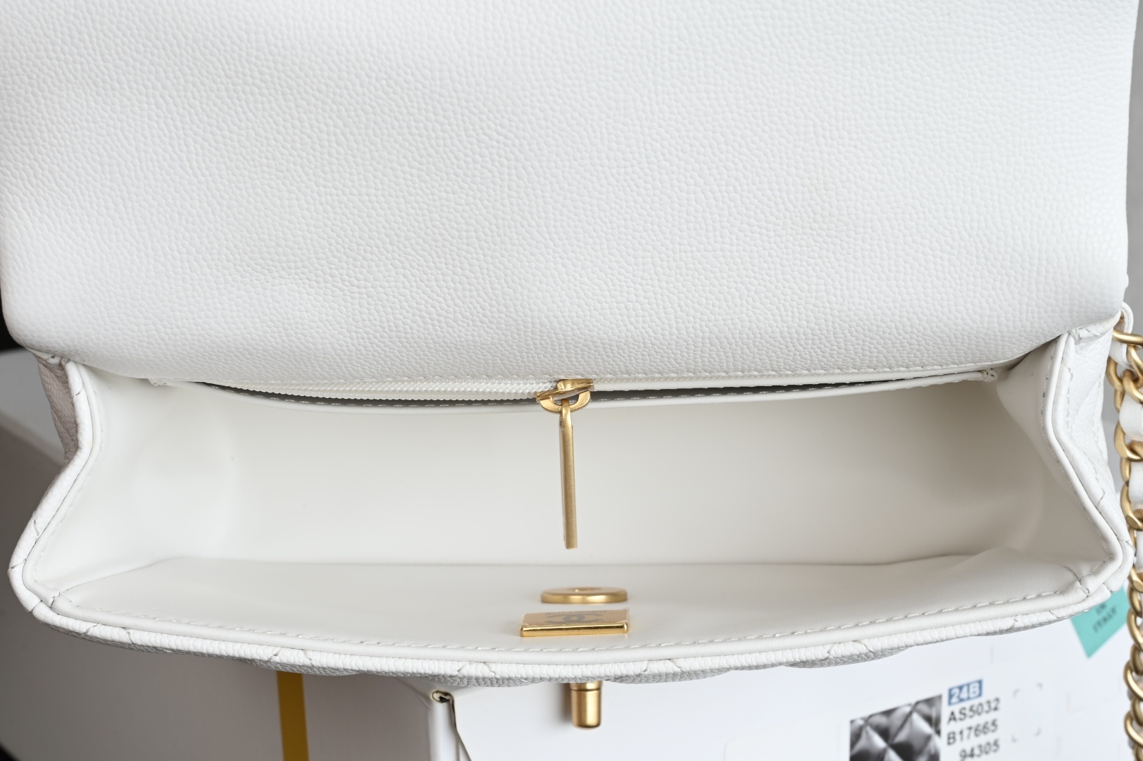 白金版▪️正品级 包装如图全新到货🆕𝗖𝗛𝗔𝗡𝗘𝗟 𝟮𝟱𝐁荔枝纹双𝗖手柄大𝗺𝗶𝗻𝗶 白色专柜售价𝟧𝟣𝟧𝟢𝟢