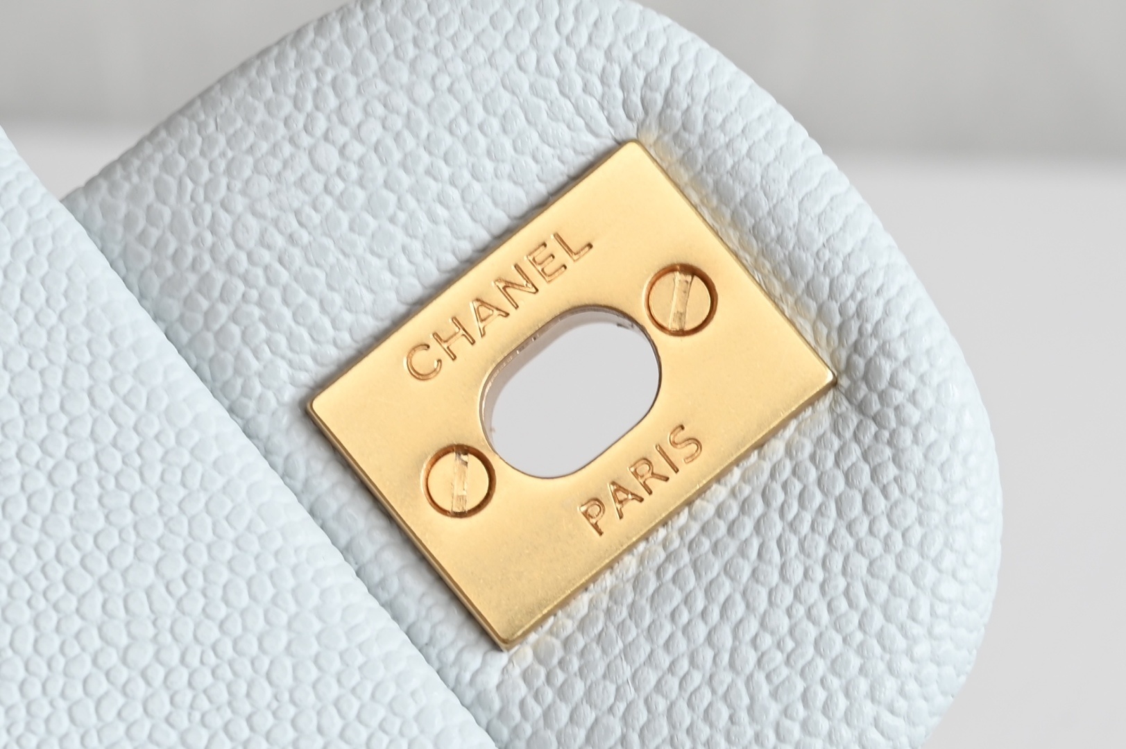 白金版▪️正品级 包装如图全新到货🆕𝗖𝗛𝗔𝗡𝗘𝗟 𝟮𝟱𝐁荔枝纹双𝗖手柄大𝗺𝗶𝗻𝗶 baby蓝专柜售价𝟧𝟣