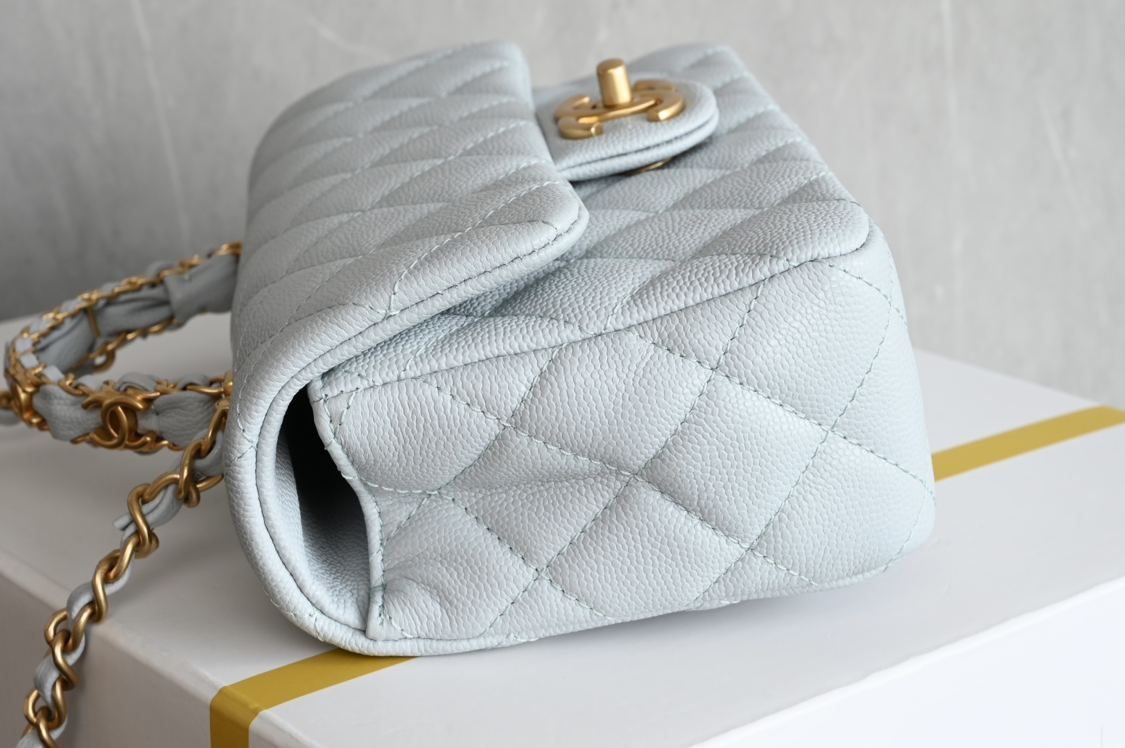 白金版▪️正品级 包装如图全新到货🆕𝗖𝗛𝗔𝗡𝗘𝗟 𝟮𝟱𝐁荔枝纹双𝗖手柄大𝗺𝗶𝗻𝗶 baby蓝专柜售价𝟧𝟣