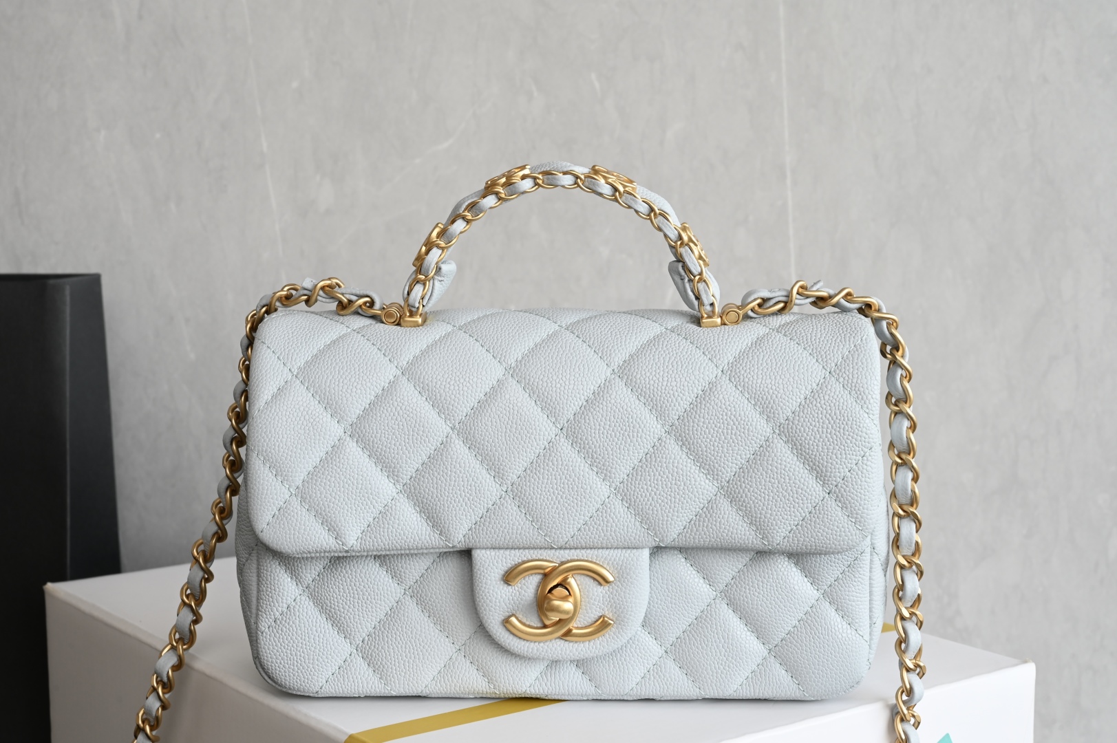 白金版▪️正品级 包装如图全新到货🆕𝗖𝗛𝗔𝗡𝗘𝗟 𝟮𝟱𝐁荔枝纹双𝗖手柄大𝗺𝗶𝗻𝗶 baby蓝专柜售价𝟧𝟣