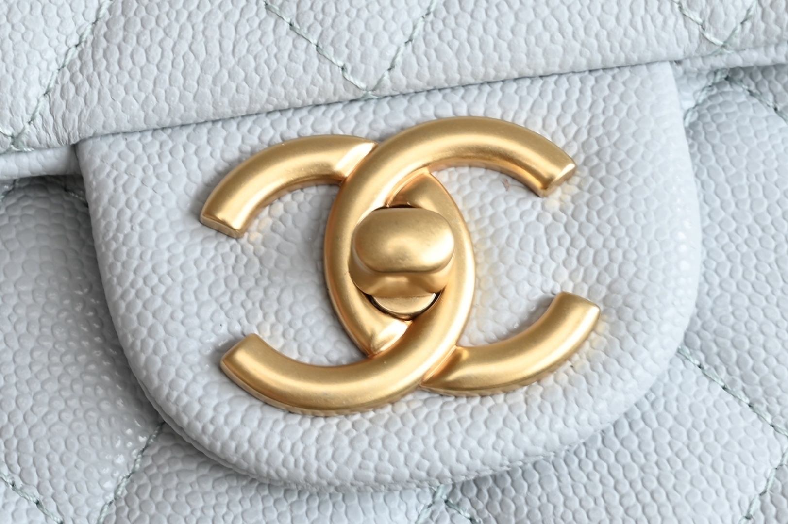 白金版▪️正品级 包装如图全新到货🆕𝗖𝗛𝗔𝗡𝗘𝗟 𝟮𝟱𝐁荔枝纹双𝗖手柄大𝗺𝗶𝗻𝗶 baby蓝专柜售价𝟧𝟣