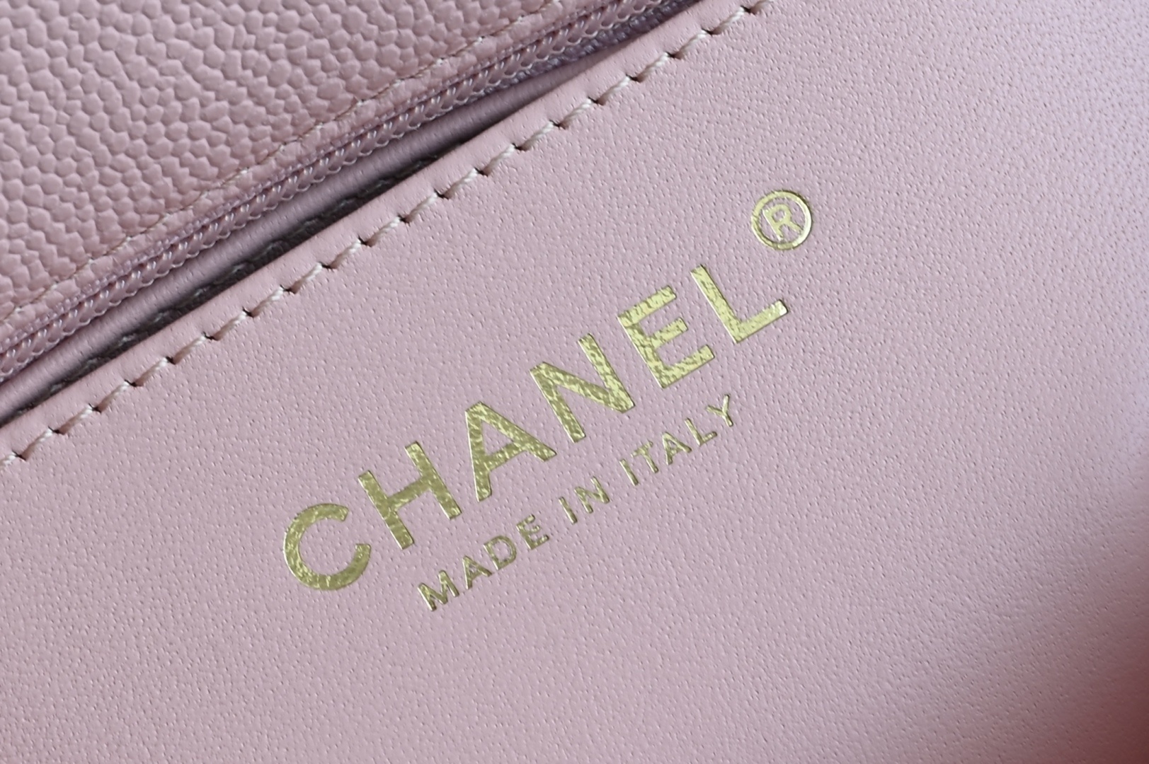 白金版▪️正品级 包装如图全新到货🆕𝗖𝗛𝗔𝗡𝗘𝗟 𝟮𝟱𝐁荔枝纹双𝗖手柄大𝗺𝗶𝗻𝗶 粉色专柜售价𝟧𝟣𝟧𝟢𝟢