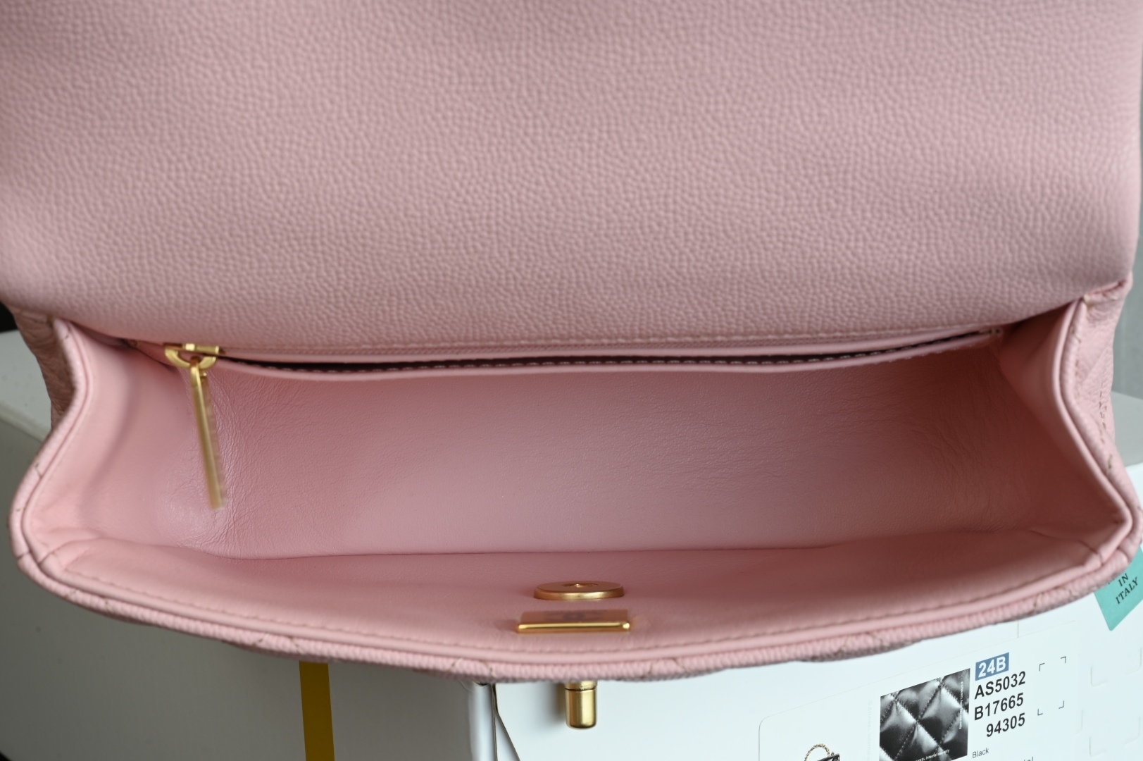 白金版▪️正品级 包装如图全新到货🆕𝗖𝗛𝗔𝗡𝗘𝗟 𝟮𝟱𝐁荔枝纹双𝗖手柄大𝗺𝗶𝗻𝗶 粉色专柜售价𝟧𝟣𝟧𝟢𝟢