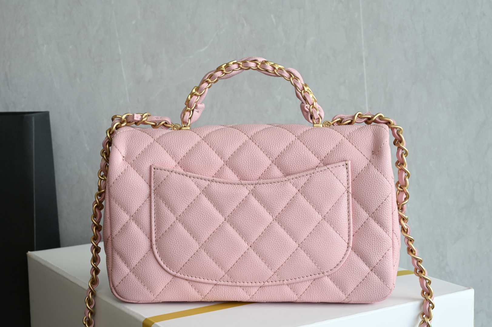 白金版▪️正品级 包装如图全新到货🆕𝗖𝗛𝗔𝗡𝗘𝗟 𝟮𝟱𝐁荔枝纹双𝗖手柄大𝗺𝗶𝗻𝗶 粉色专柜售价𝟧𝟣𝟧𝟢𝟢