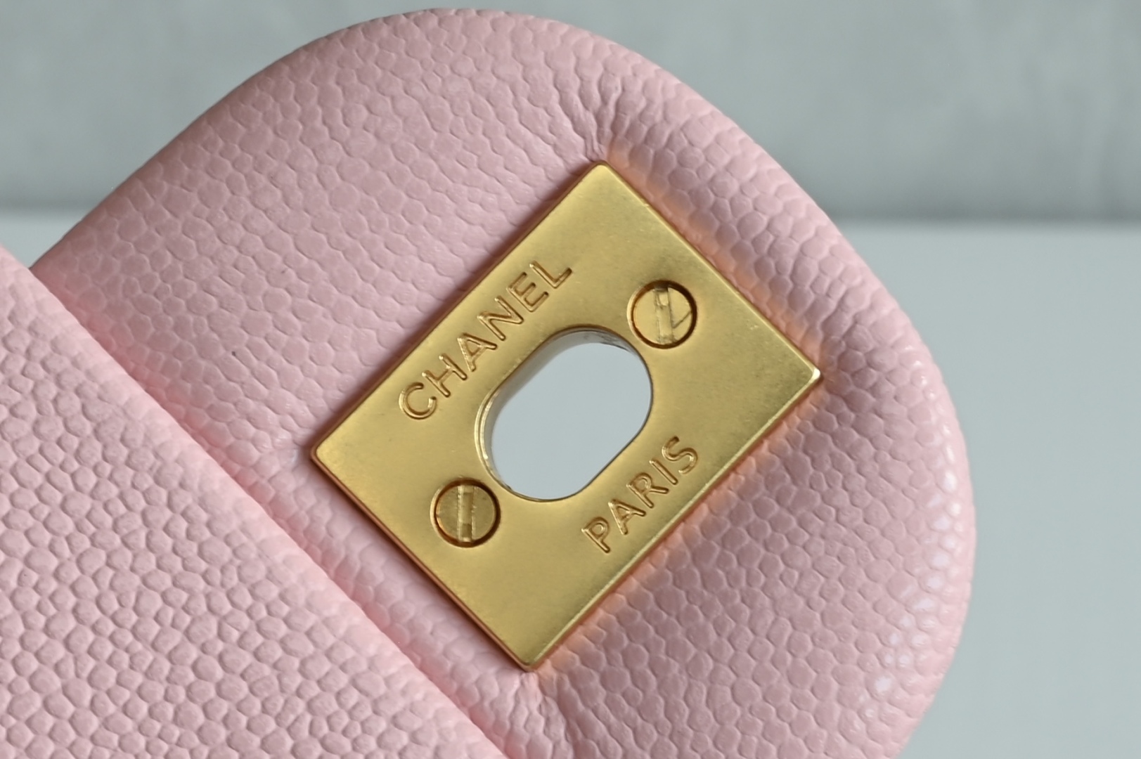 白金版▪️正品级 包装如图全新到货🆕𝗖𝗛𝗔𝗡𝗘𝗟 𝟮𝟱𝐁荔枝纹双𝗖手柄大𝗺𝗶𝗻𝗶 粉色专柜售价𝟧𝟣𝟧𝟢𝟢