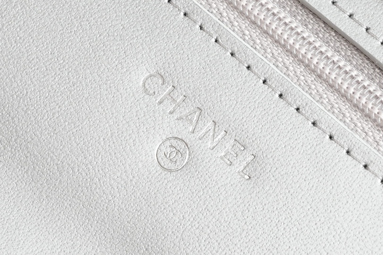 白金版▪️正品级 包装如图全新发售🆕𝐂𝐡𝐚𝐧𝐞𝟏 𝟐𝟓𝐁新品双C链条调节扣𝐰𝐨𝐜亮银色🖤专柜售价𝟹𝟿𝟹𝟶