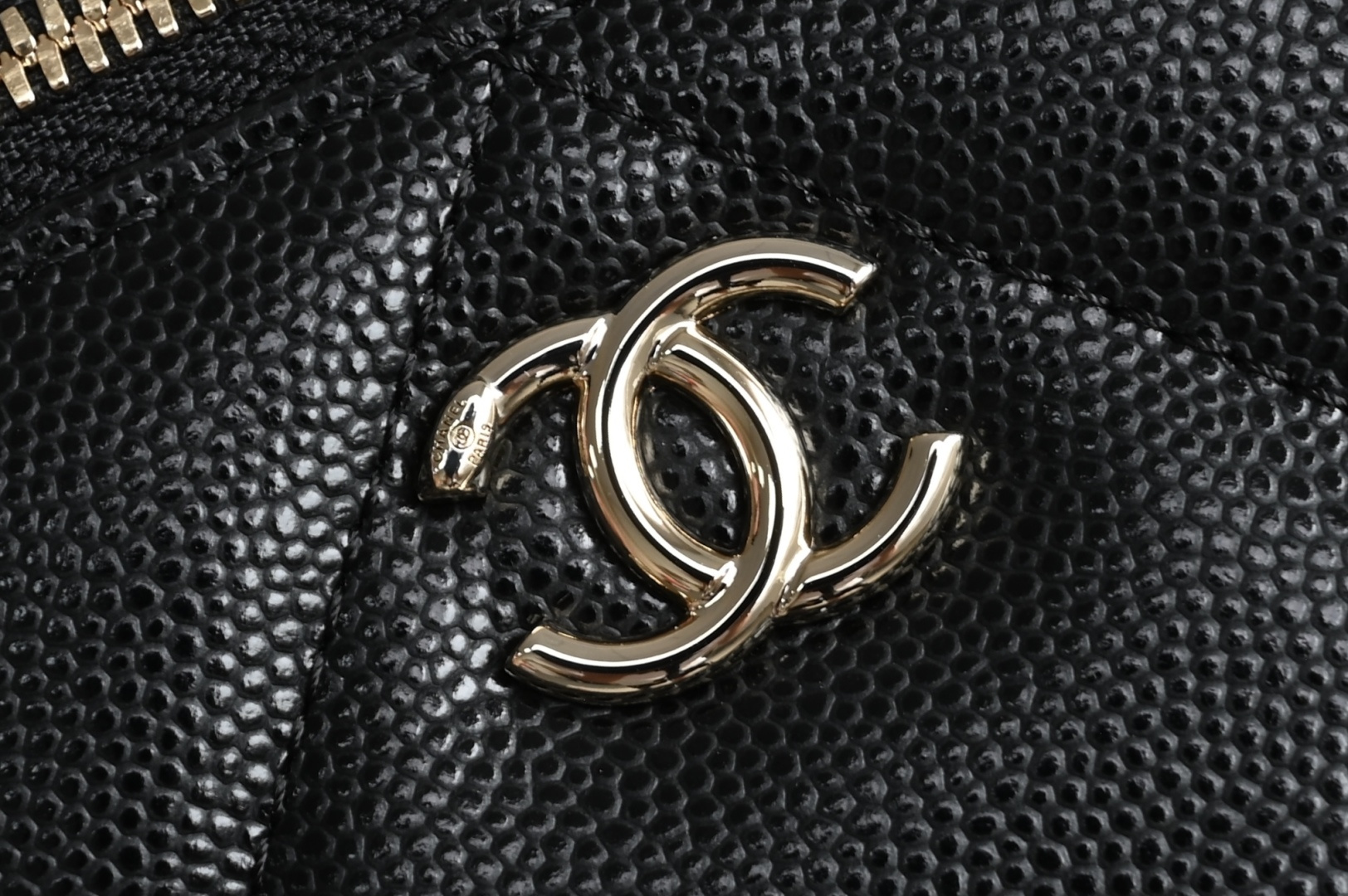 白金版▪️正品级 包装如图全新到货🆕𝗖𝗵𝗮𝗻𝗲𝟭 𝟮𝟱𝗸系列大菱格化妆包♥黑色专柜售价𝟤𝟪𝟪𝟢𝟢𝗋𝗆𝖻购