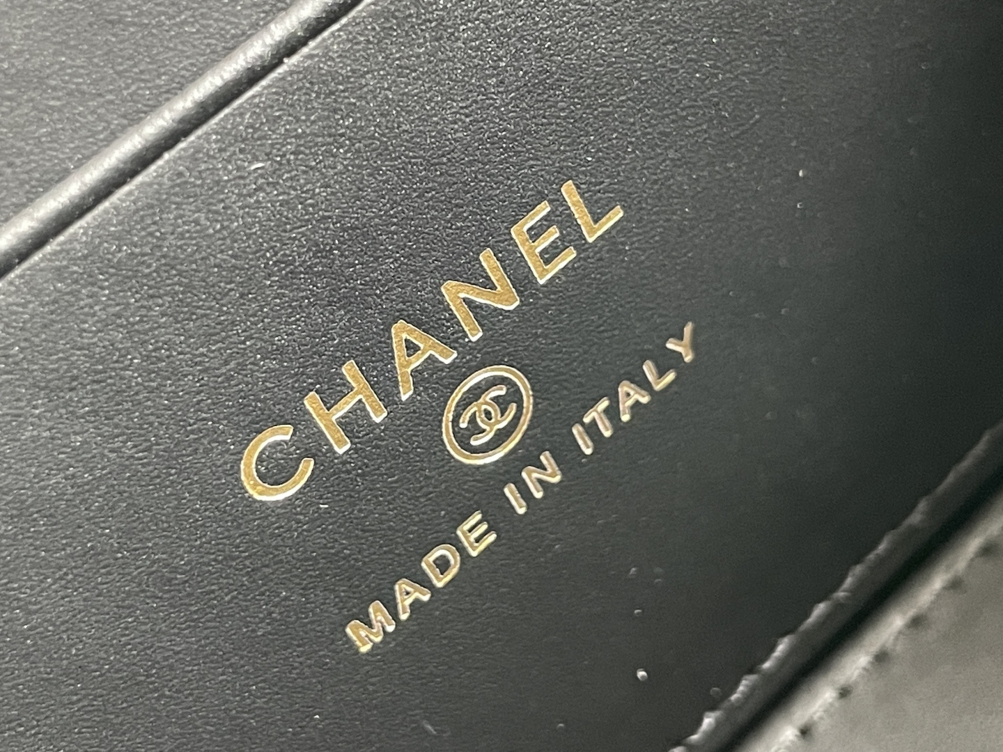 白金版▪️正品级 包装如图全新到货🆕𝗖𝗵𝗮𝗻𝗲𝟭 𝟮𝟱𝗸系列大菱格化妆包♥黑色专柜售价𝟤𝟪𝟪𝟢𝟢𝗋𝗆𝖻购