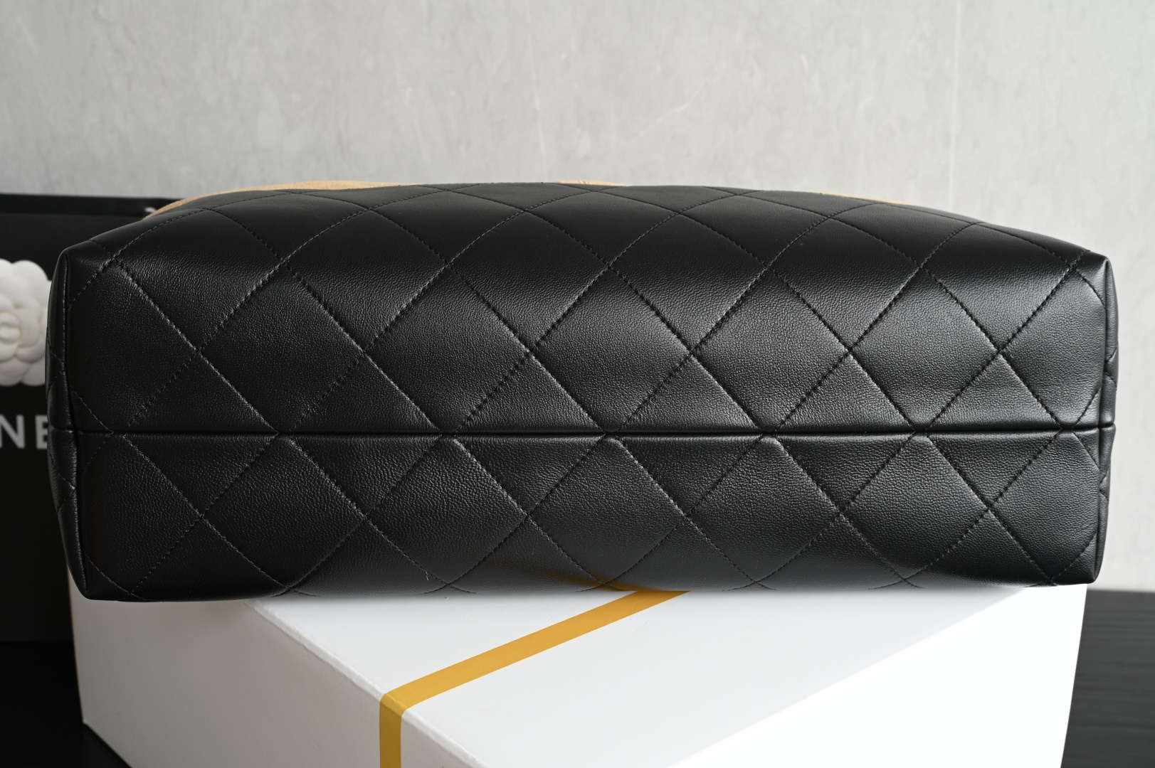 🌼白金版▪️正品级 包装如图全新到货🆕𝗖𝗵𝗮𝗻𝗲𝟭 𝟮𝟱𝗔购物袋𝗁𝗈𝖻𝗈 土黄拼黑 大号专柜售价𝟧𝟫𝟧𝟢