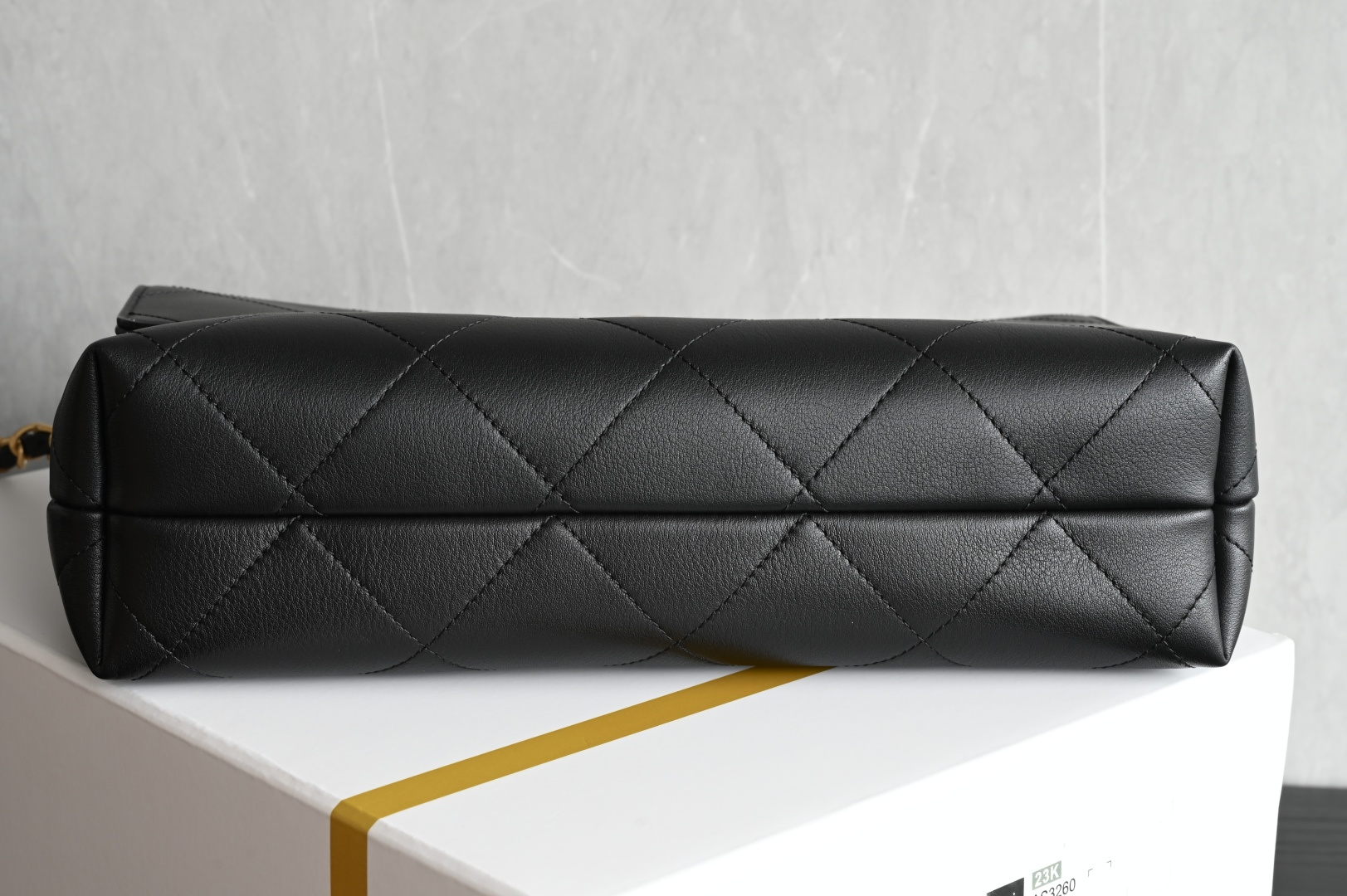 🌼白金版▪️正品级 包装如图全新到货🆕𝗖𝗵𝗮𝗻𝗲𝟭 𝟮𝟱𝗔麂皮邮差包 黑色专柜售价𝟧𝟥𝟧𝟢𝟢𝗋𝗆𝖻购入开