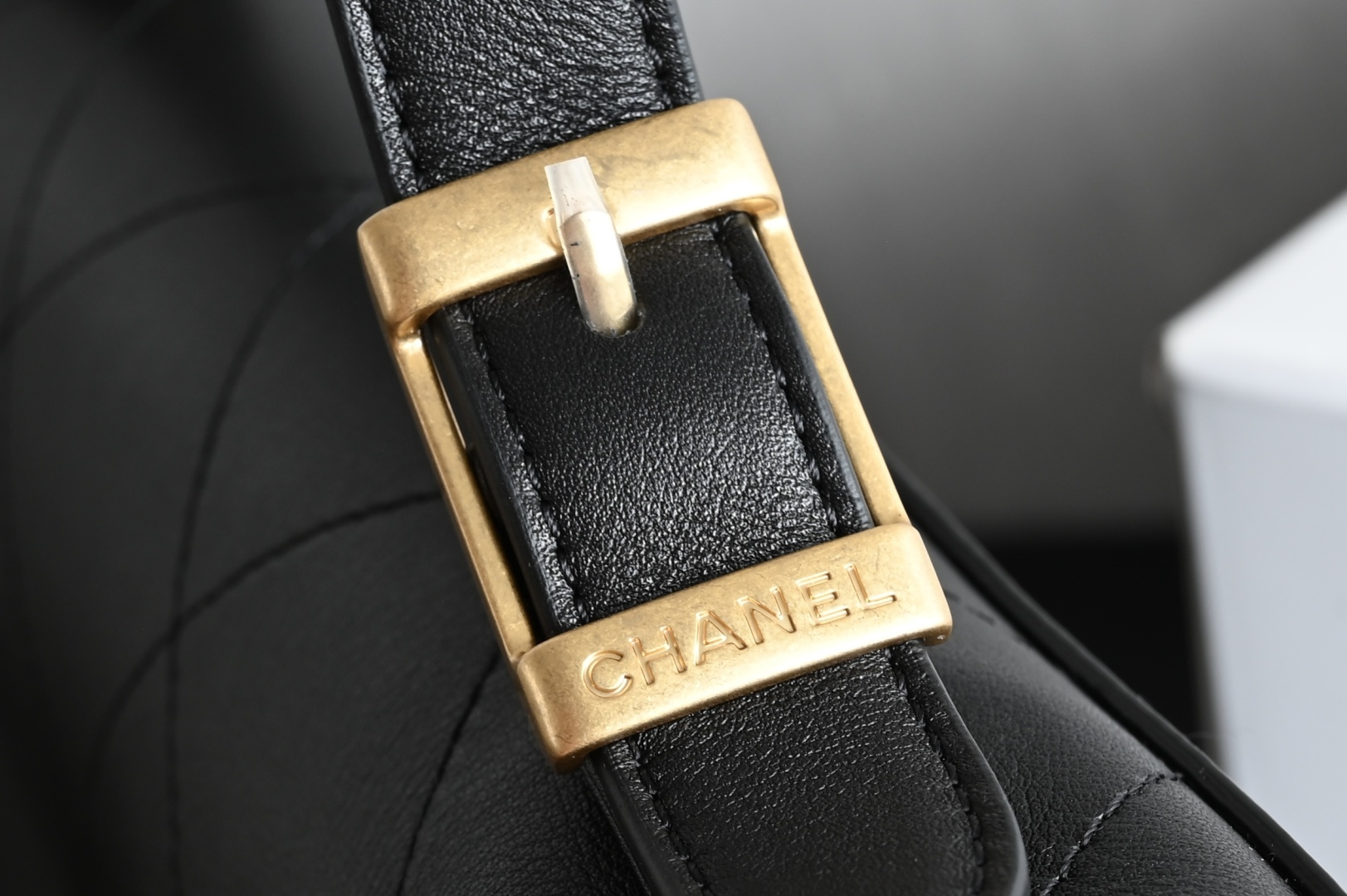 🌼白金版▪️正品级 包装如图全新到货🆕𝗖𝗵𝗮𝗻𝗲𝟭 𝟮𝟱𝗔麂皮邮差包 黑色专柜售价𝟧𝟥𝟧𝟢𝟢𝗋𝗆𝖻购入开