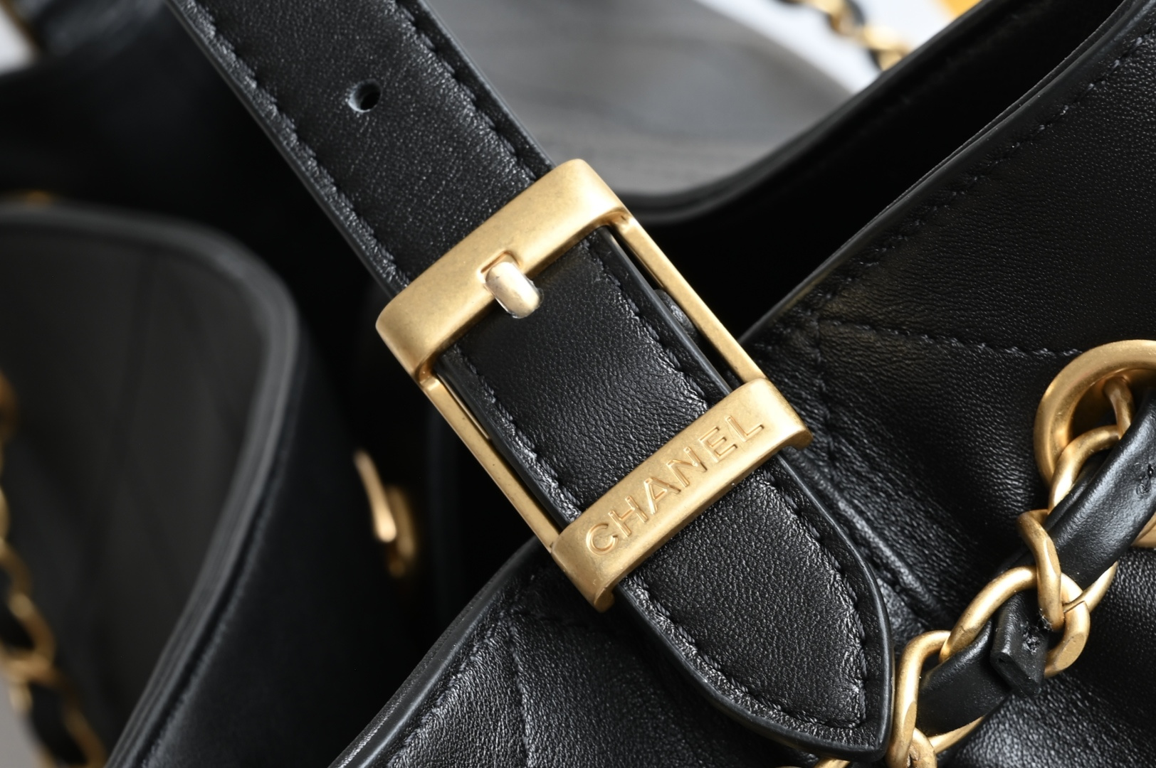 白金版▪️正品级 包装如图全新到货🆕𝗖𝗵𝗮𝗻𝗲𝟭 𝟮𝟱𝗔购物袋𝗁𝗈𝖻𝗈 黑色 大号专柜售价𝟧𝟫𝟧𝟢𝟢𝗋𝗆