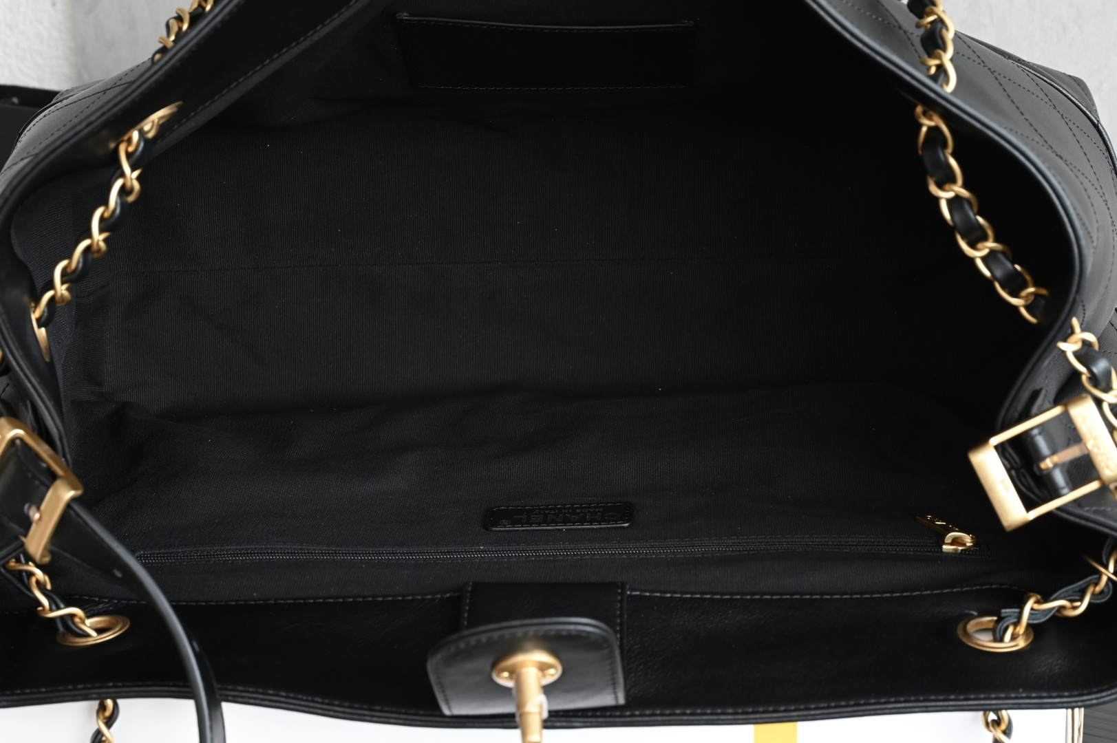 白金版▪️正品级 包装如图全新到货🆕𝗖𝗵𝗮𝗻𝗲𝟭 𝟮𝟱𝗔购物袋𝗁𝗈𝖻𝗈 黑色 大号专柜售价𝟧𝟫𝟧𝟢𝟢𝗋𝗆